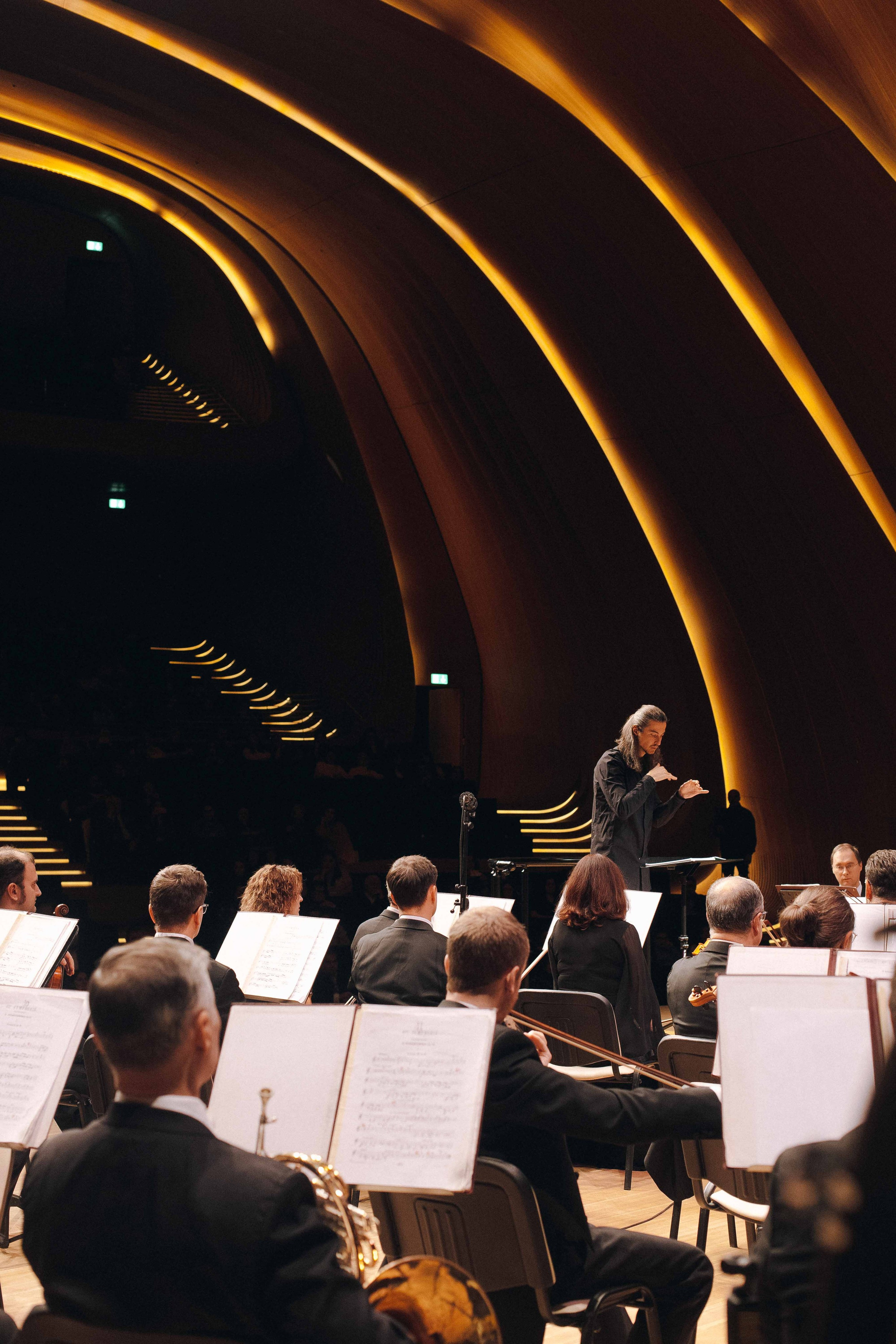 The Tchaikovsky Academic Grand Symphony Orchestra in Baku. Wedding&Event photographer Ismail Rzayev in Baku