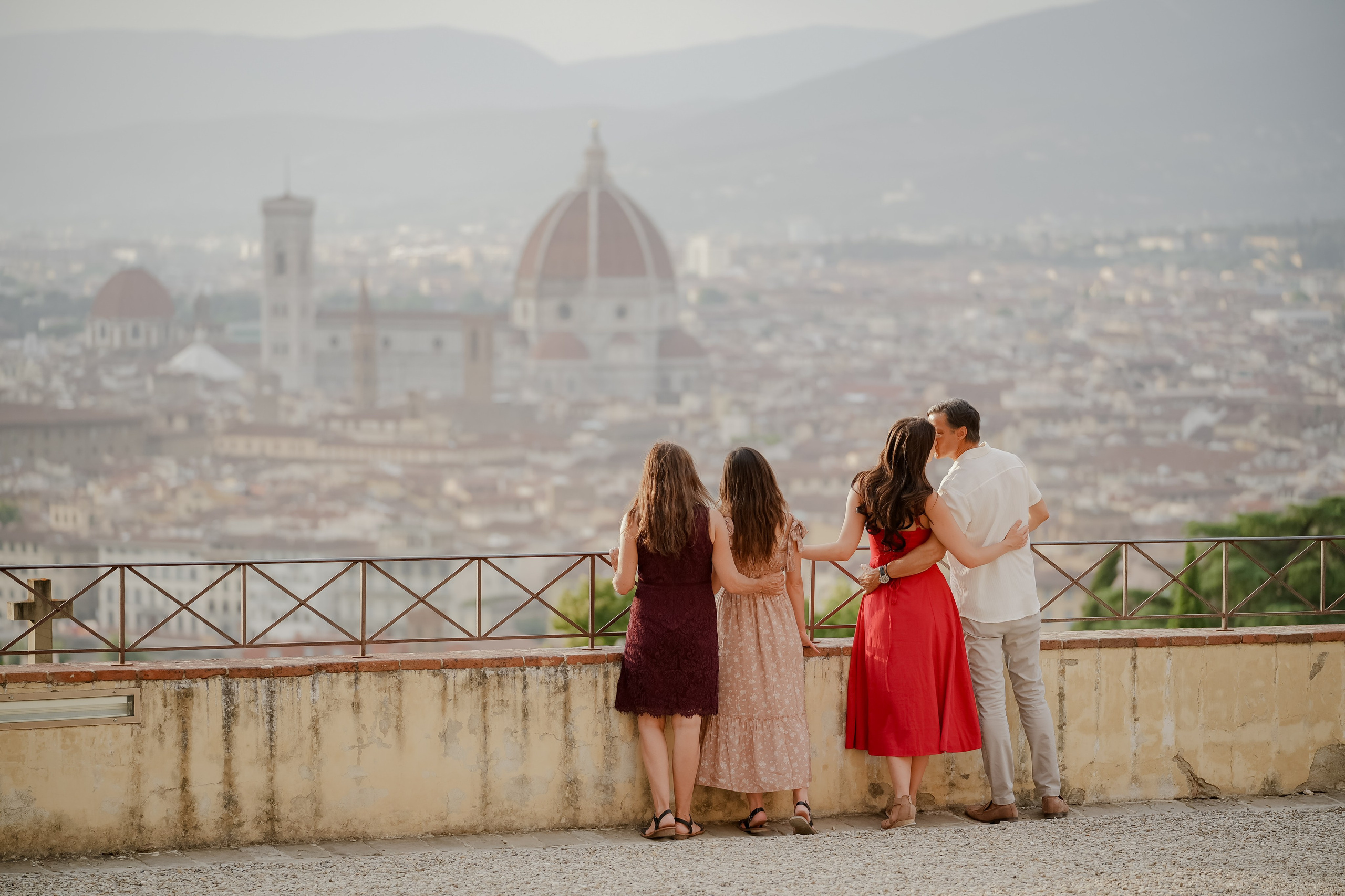 Family Photoshoot. Wedding Photographer in Italy