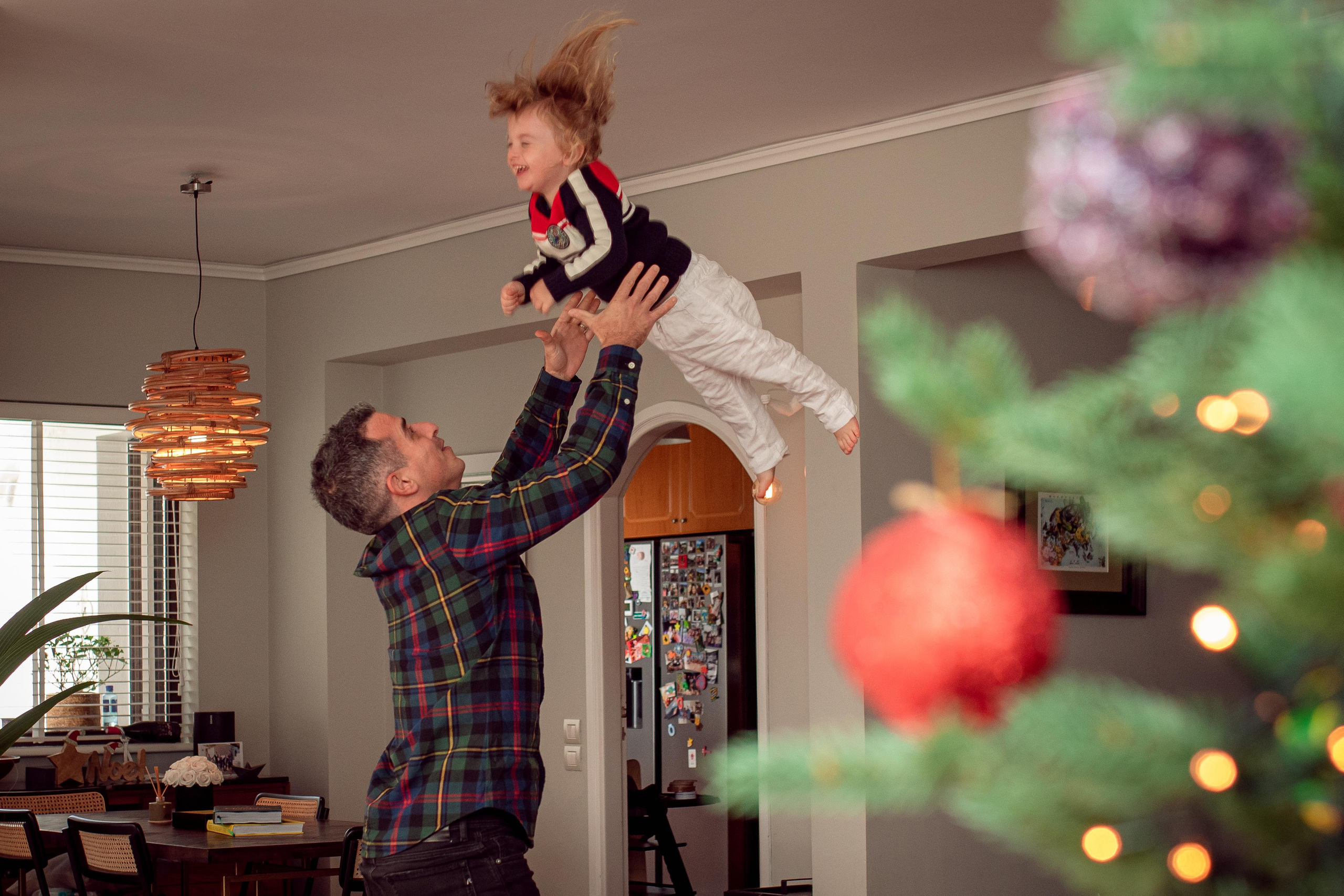 Cozy In-home Christmas Session. Family Photographer in Greece