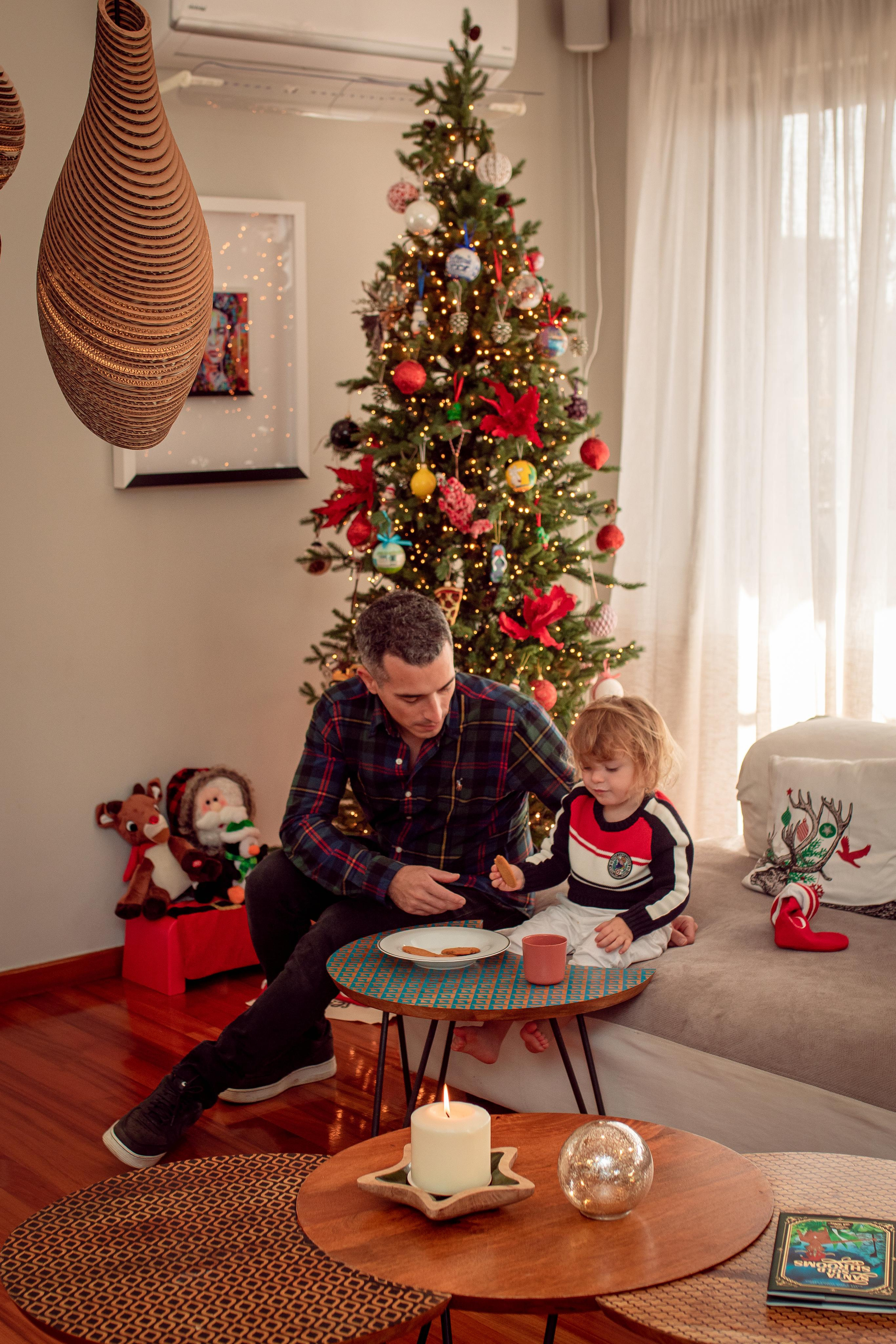 Cozy In-home Christmas Session. Family Photographer in Greece