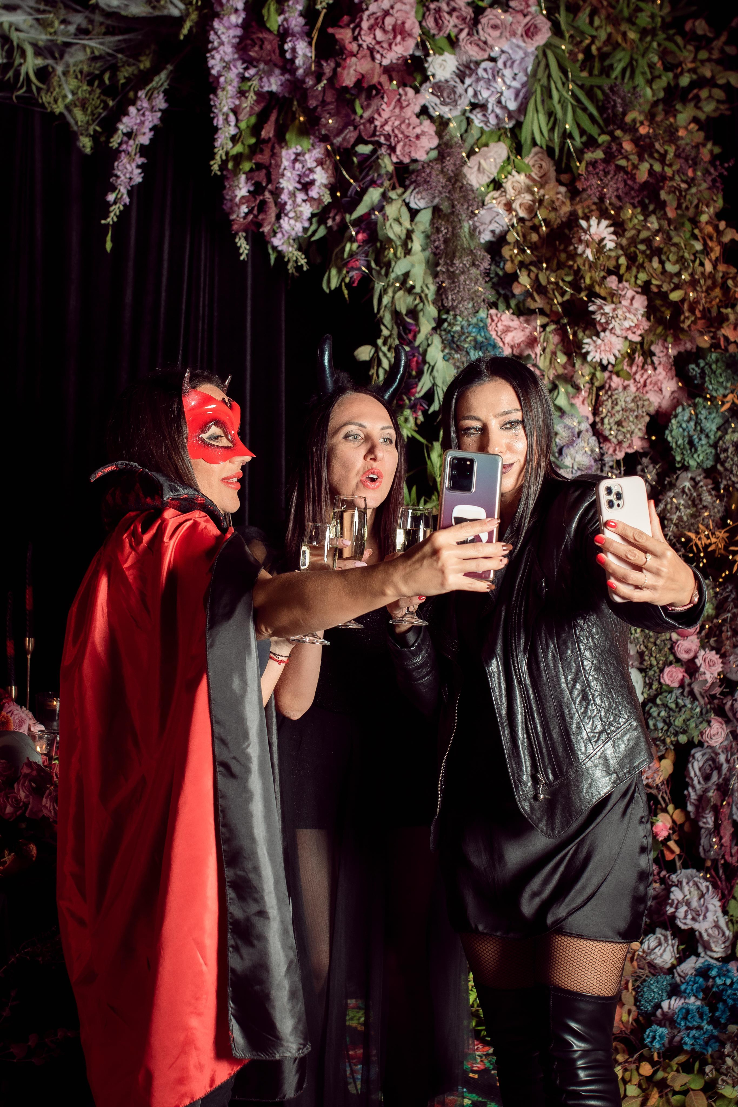 Halloween 2022. Family Photographer in Greece