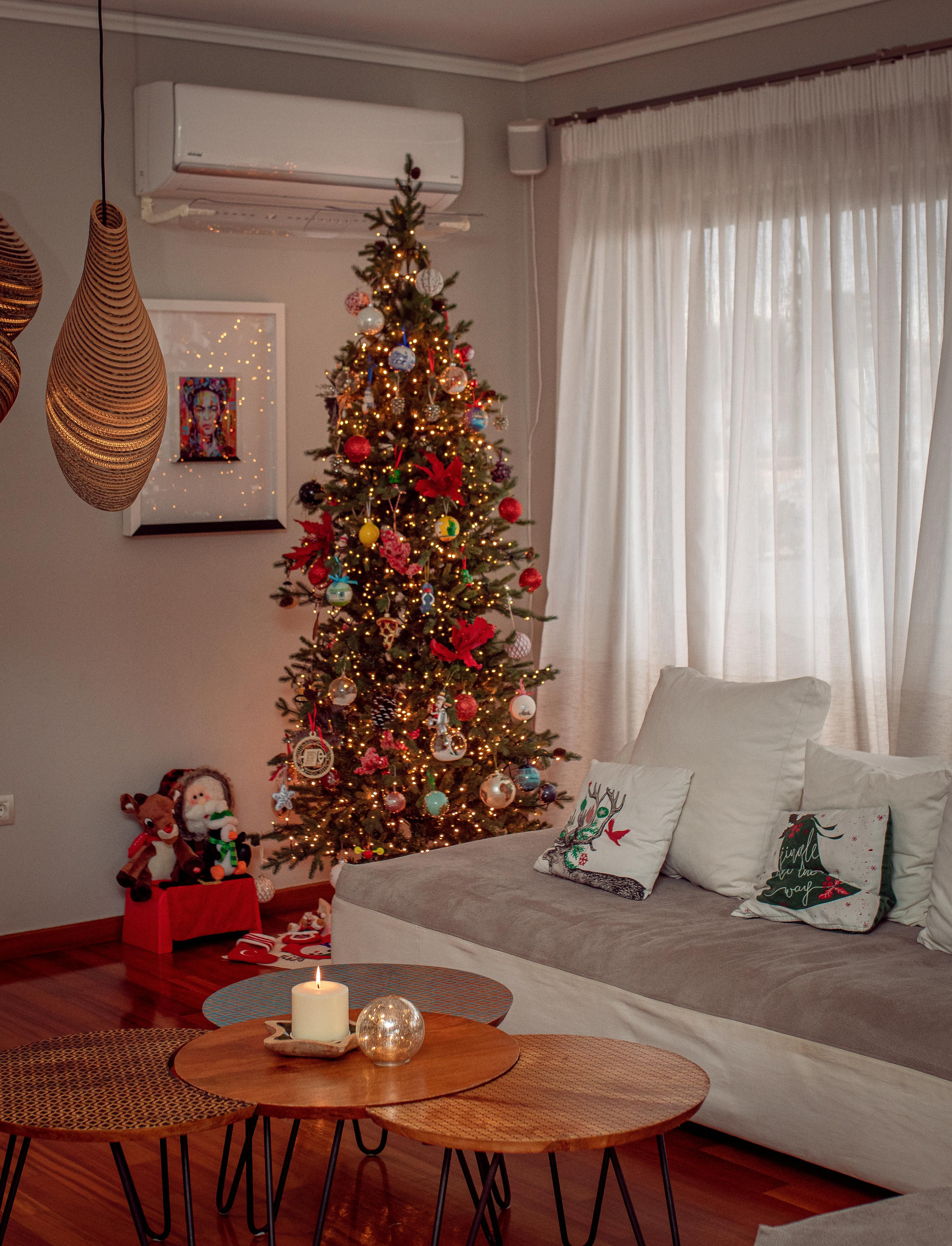 Cozy In-home Christmas Session. Family Photographer in Greece