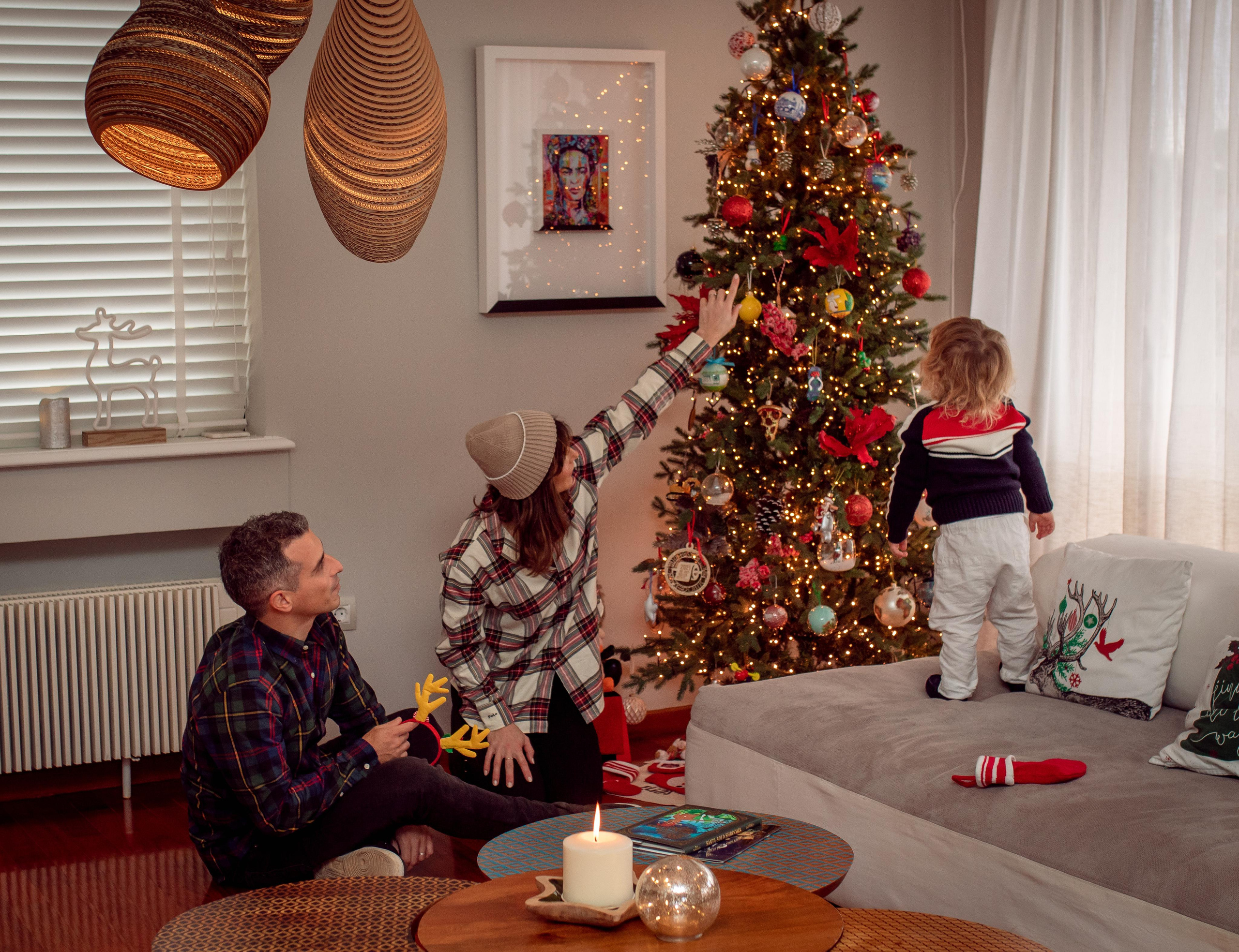 Cozy In-home Christmas Session. Family Photographer in Greece