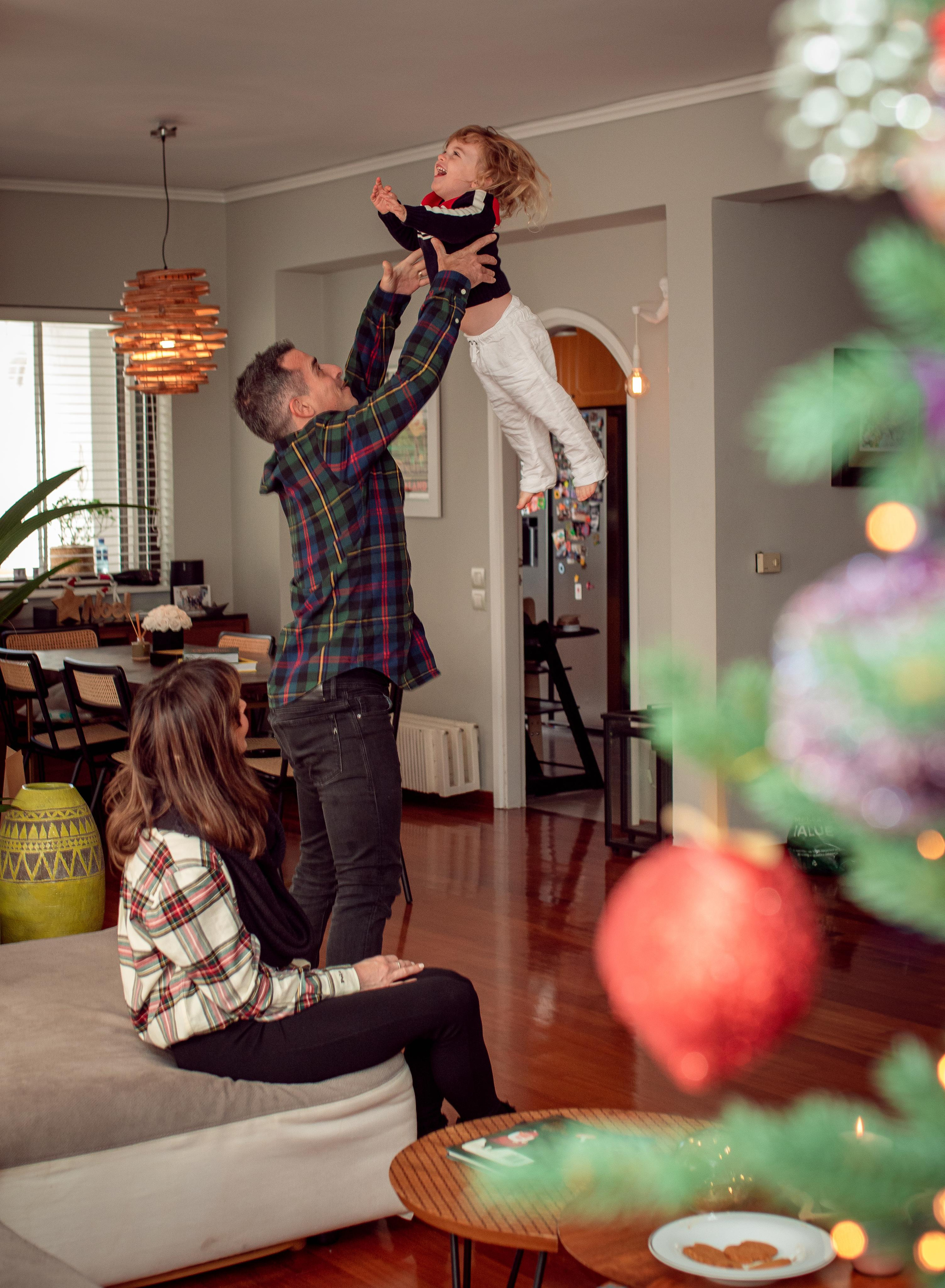 Cozy In-home Christmas Session. Family Photographer in Greece