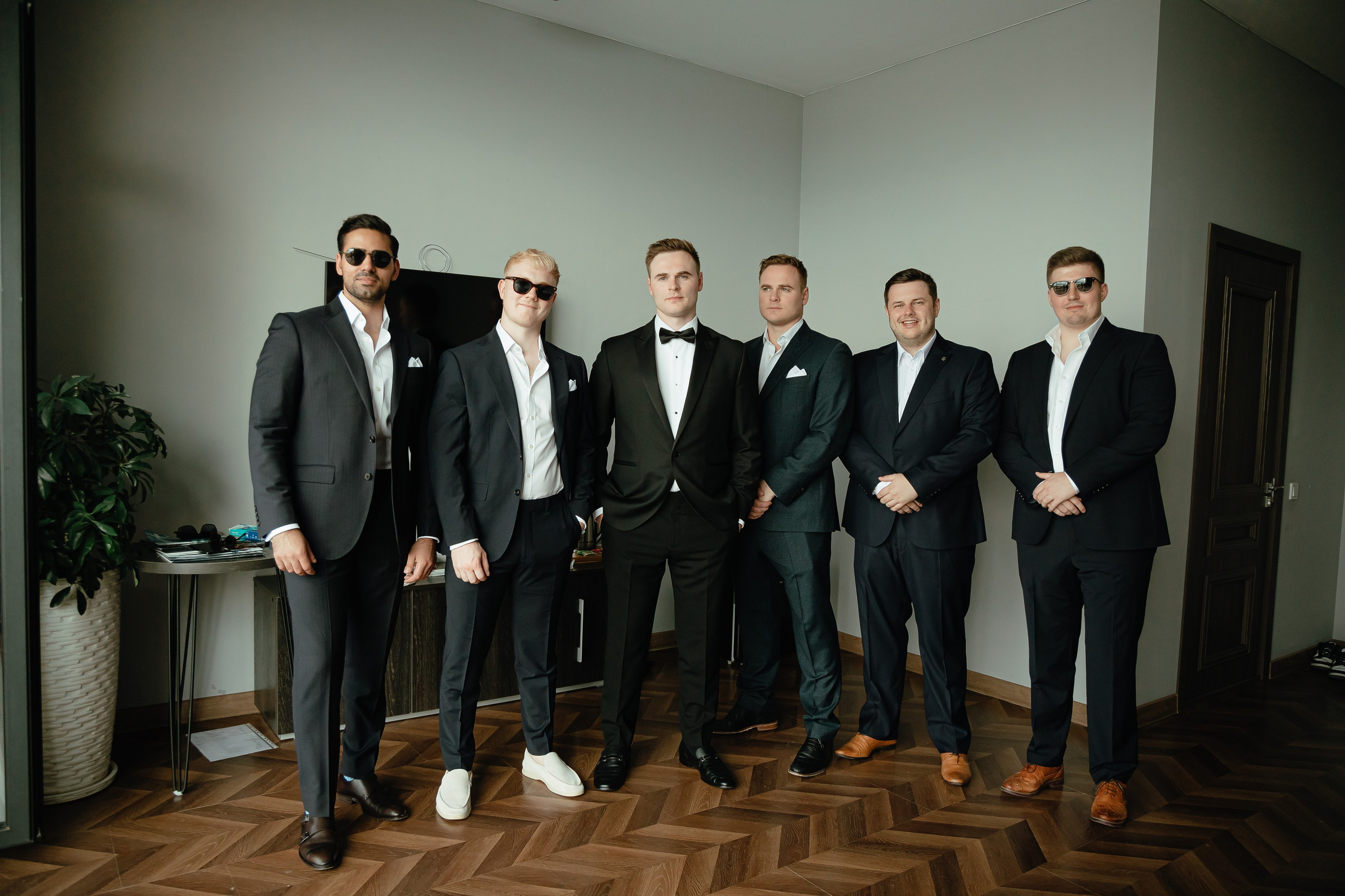 Thomas & Suyumbika. Главная