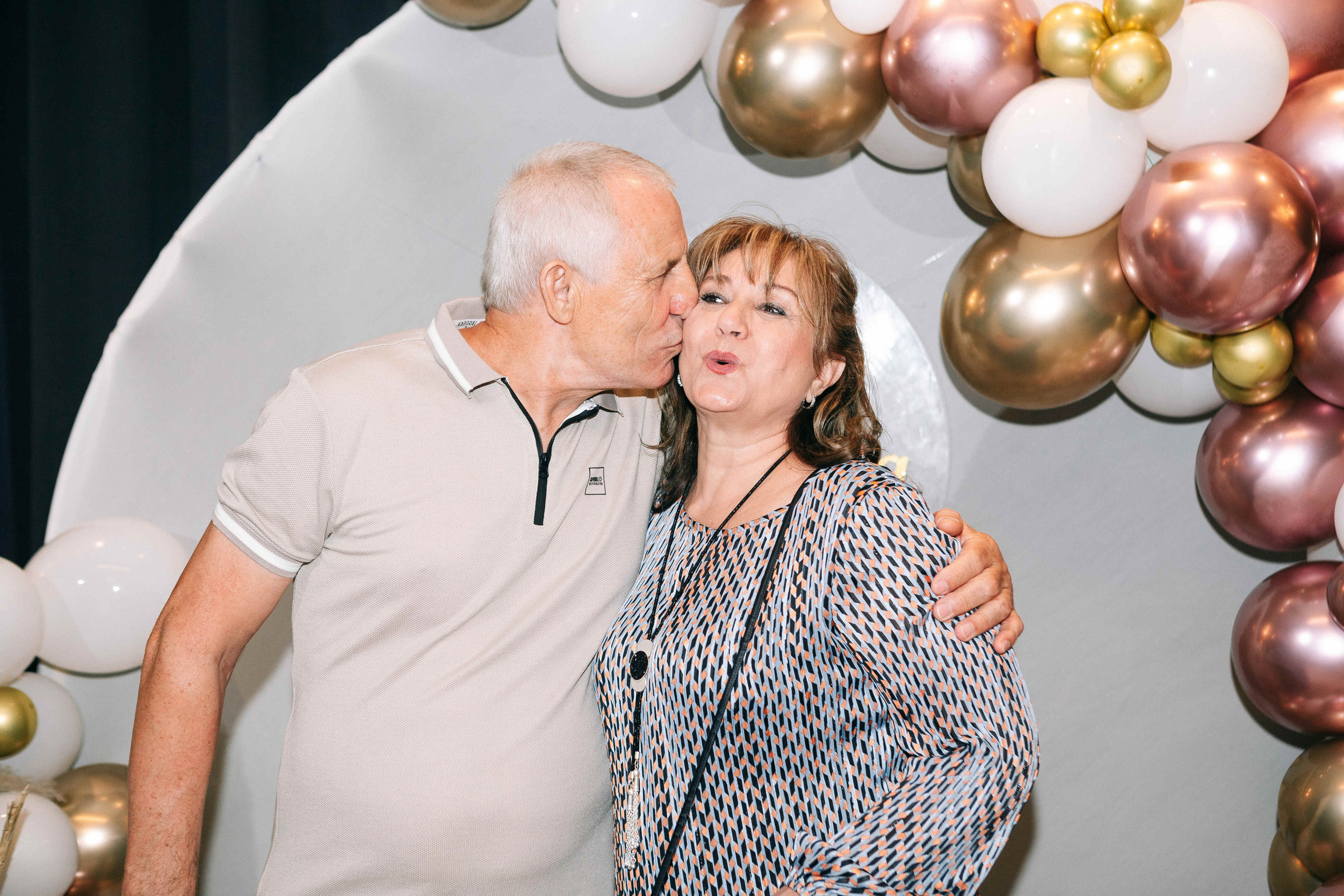 PARTY WITH FRIENDS. Https://shi-photo.com/