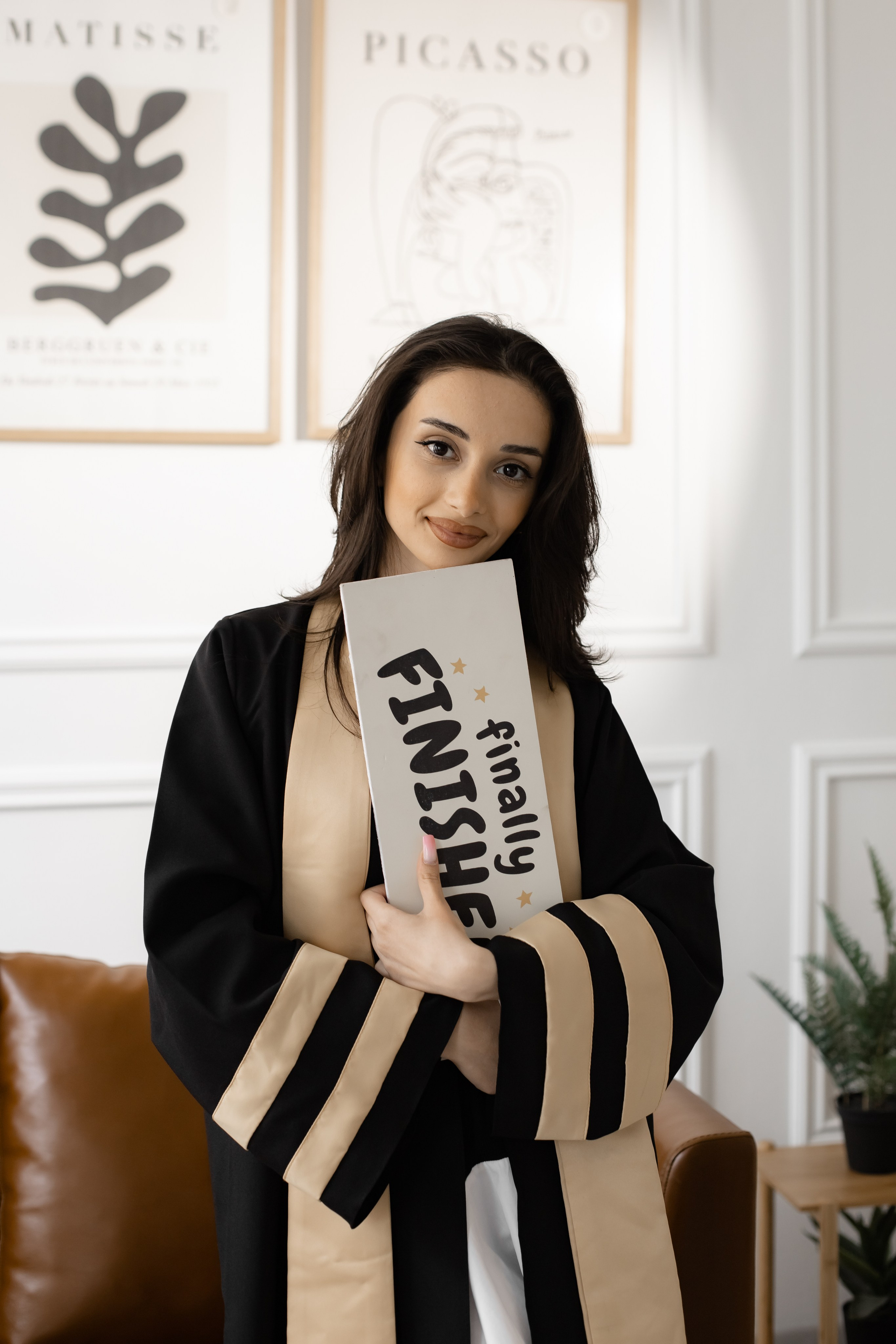 Premium mezun xalati, qara mezun geyimi, ag mezun libasi, qirmizi sarfli mezun paltari, mezun aksesuarlar, mezun papaqlari, mezun lentleri, mezun hediyyeleri, mezun fotosessiya geyimleri, mezun cekilisi ucun geyimler, mezun tedbirleri ucun aksesuarlar, mezun geyimlerinin icare ve satisi, premium mezun libaslari, mezun geyimleri online sifaris, mezun geyimleri Bakida, mezun geyimleri qiymetleri, mezun geyimleri modelleri, Mezun cekilisi, mezun fotosessiyasi, mezun cekilisi ucun geyimler, mezun mantiyasi cekilisi, mezun fotosessiya ideyalari, mezun gunu fotosessiya, mezun xatireleri, mezun papaqlari ile fotosessiya, mezun lentleri ile cekilis, ferdi mezun fotosessiyasi, qrup mezun cekilisi, mezun fotosessiya mekani, mezun ucun ideal cekilis fonlari, mezun fotosessiya aksesuarlari, mezun albomu sekilleri, mezun cekilisi poza ideyalari, universitet mezun fotosessiyasi, kollektiv mezun fotosessiyasi, mezun xalatlari ile cekilis, mezun mantiyasi fotosessiyasi, mezun geyimleri ile professional cekilis, mezun tebrik fotosessiyasi, en yeni mezun cekilis trendləri, mezun fotosessiya xidmetleri, premium mezun cekilisi, mezun cekilisi ucun dekorlar, mezun fotosessiyasi aksesuarlar, mezun gunu en gozel fotolar, mezun cekilisi fotostudiya, bakida mezun fotosessiyasi, xaricde mezun cekilisi, mezun gunune ozel cekilis,Məzun mantiyaları, eksklüziv məzun geyimləri, ağ və qara məzun libasları, məzun üçün xüsusi şarf modelləri, məzun papağı və aksesuarları, fərdi dizayn məzun geyimləri, məzun tədbiri üçün ən yaxşı seçimlər, məzun fotosessiyası üçün ideal libaslar, məzun mərasimi geyimləri, keyfiyyətli məzun mantiyası, rahat və şık məzun geyimləri, məzun üçün lent və tac modelləri, məzun simvolik medalları, icarəyə verilən məzun libasları, məzun geyimlərinin sərfəli qiymətləri, onlayn məzun geyimi sifarişi, məzun paltarı mağazası, dəbli məzun geyimləri, premium məzun mantiyalarının satışı, universitet məzunları üçün mantiyalar, kollektiv məzun geyimləri, məktəb məzunları üçün geyimlər, diplom mərasimi üçün geyimlər, fərqli rəngdə məzun libasları, ən yeni məzun geyimləri, rahat və premium məzun geyimi seçimləri, Bakıda məzun geyimi mağazası, məzun üçün ən yaxşı libaslar