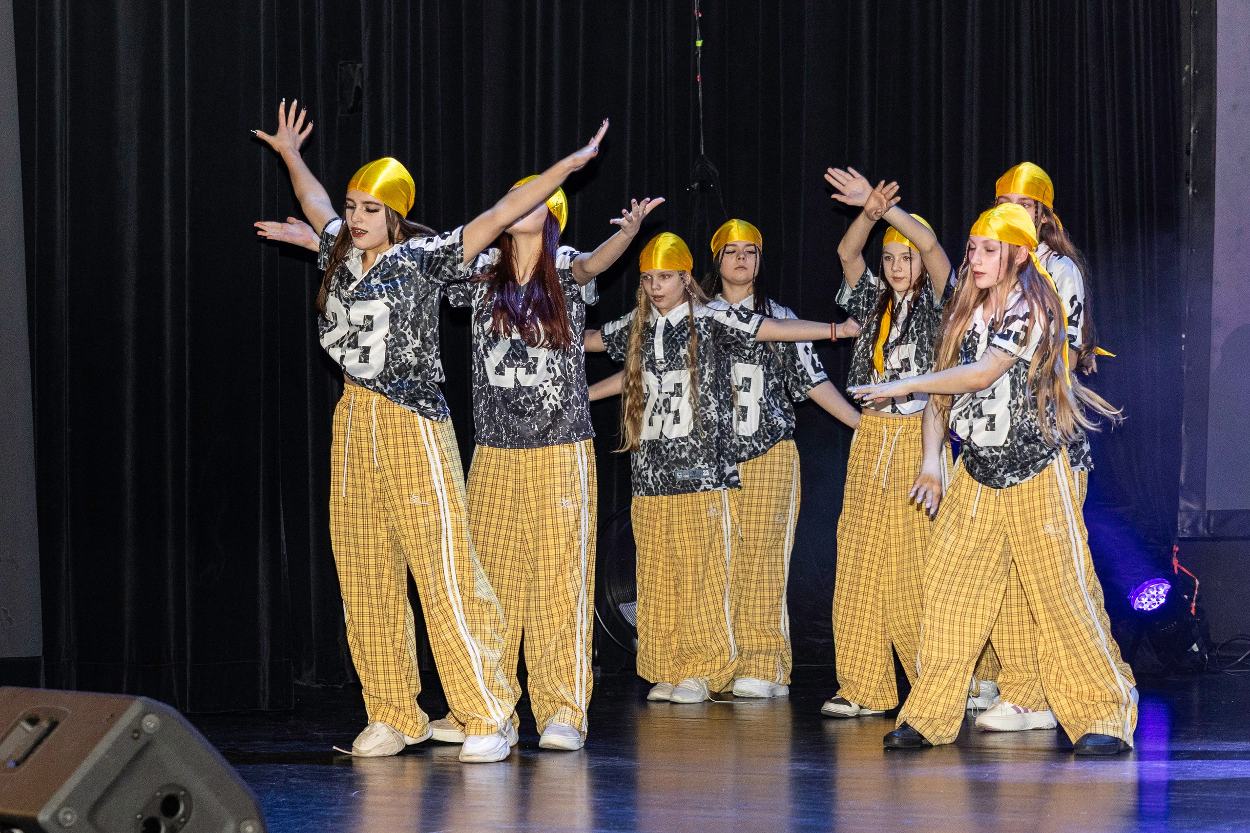 LEO DANCE SHOW WINTER 2025. Семейный и детский фотограф в Варшаве Мила Бобровская