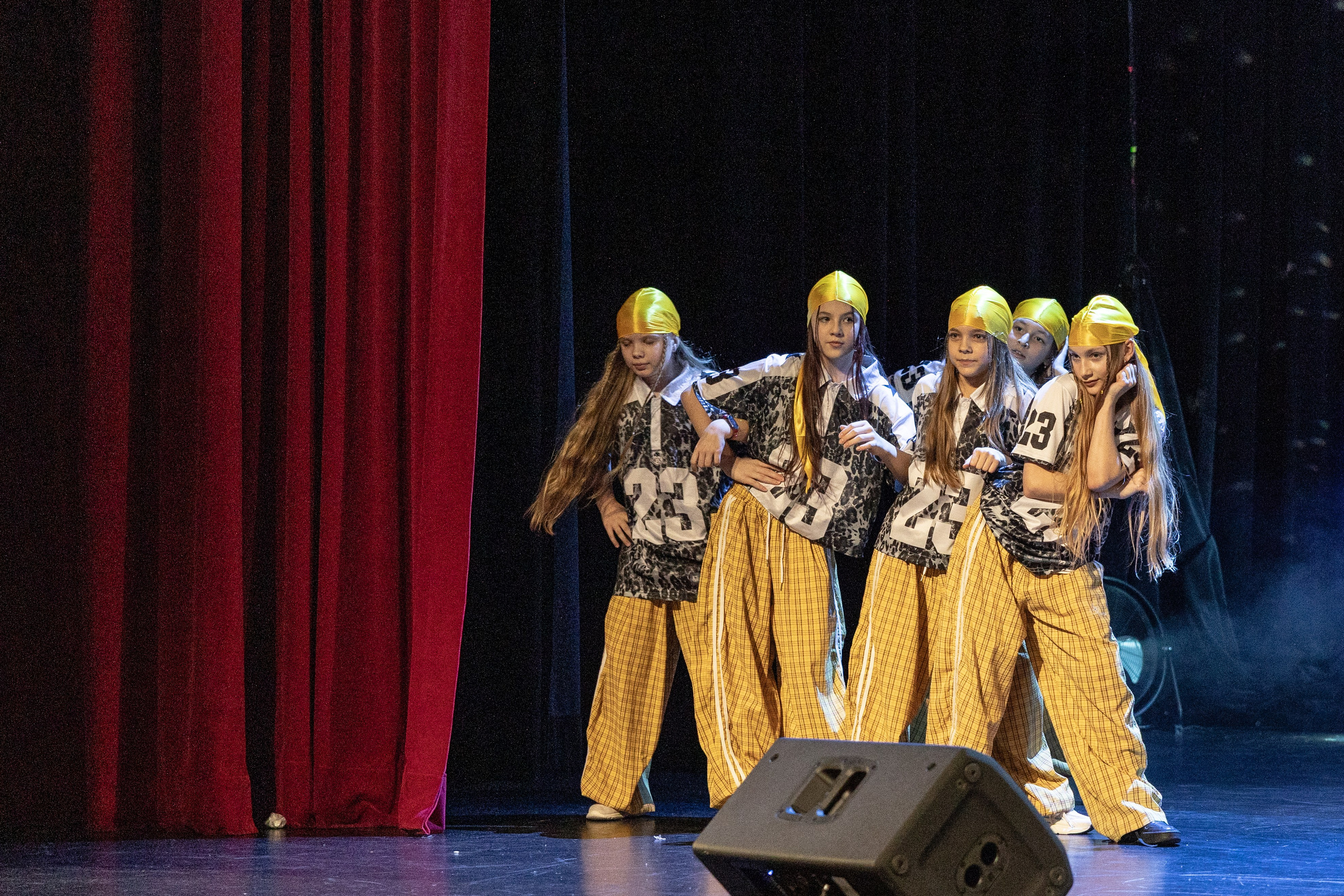 LEO DANCE SHOW WINTER 2025. Семейный и детский фотограф в Варшаве Мила Бобровская