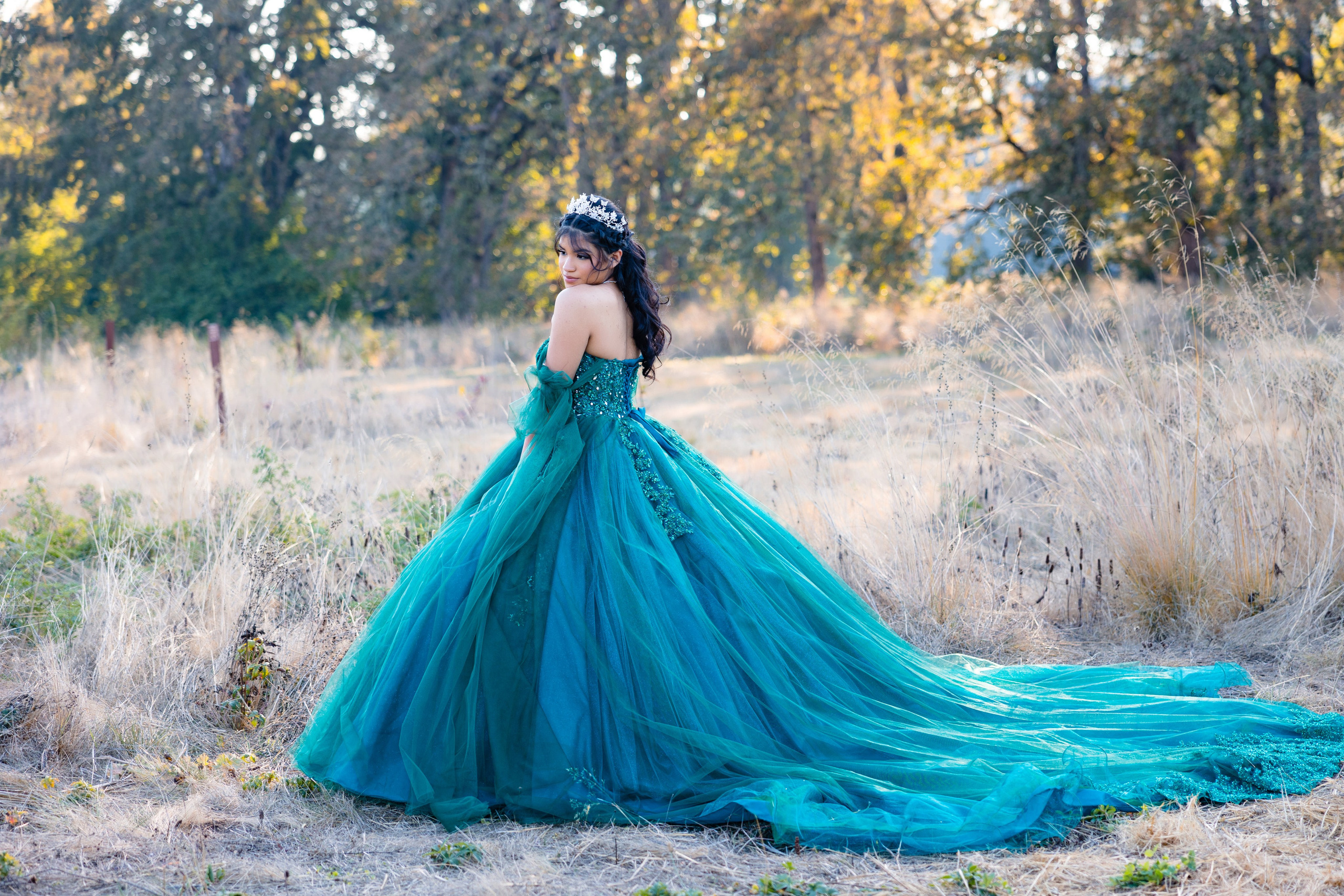 Quinceañera in pink dress at beaverton oregon  garden captured by Héctor Salazar Photography