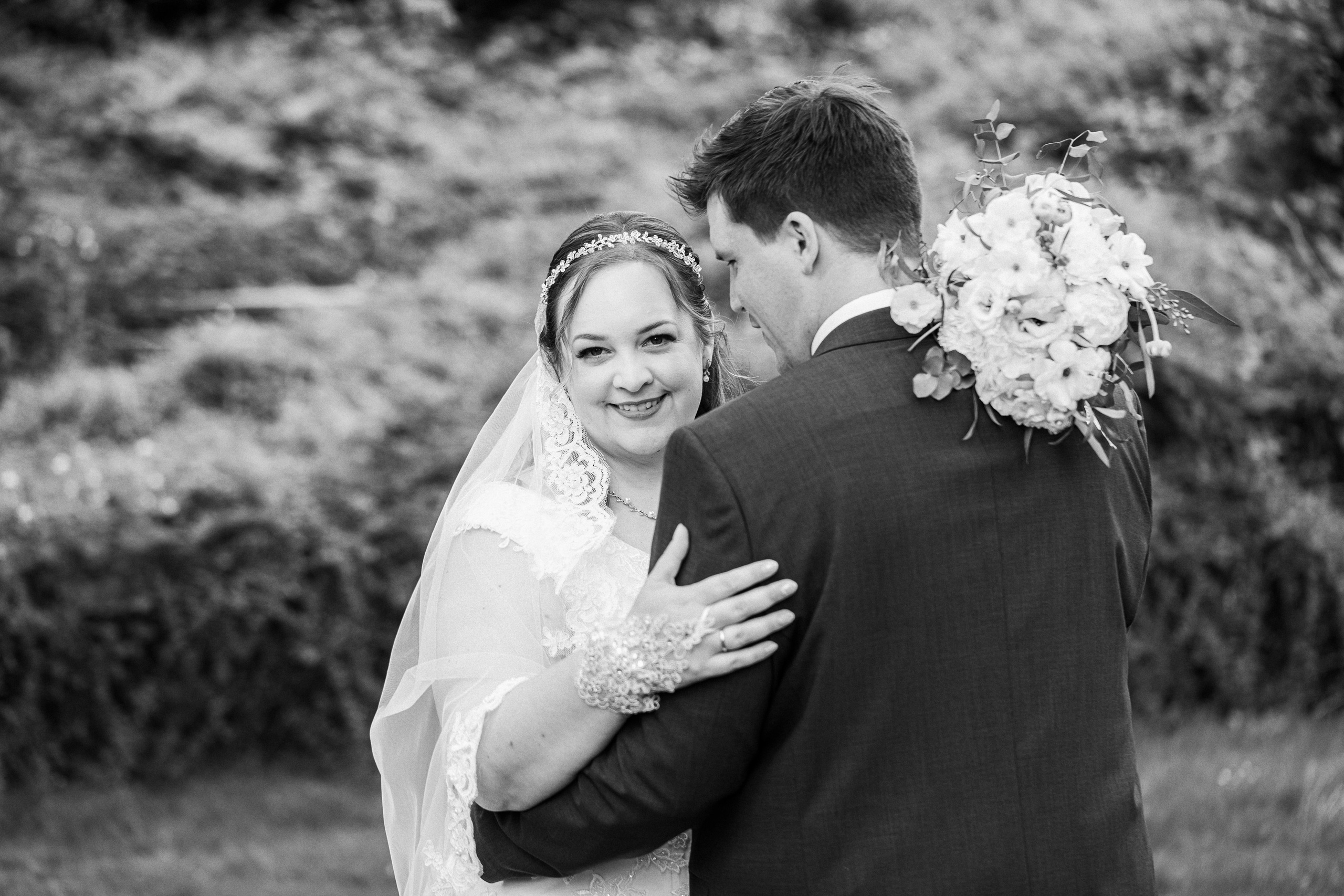 Kirchliche Trauung in Oerlinghausen – Emotionale Hochzeitsfotos & Stilvolle Reportagen!. Hochzeitsfotografin in Gütersloh | Authentische Hochzeitsreportagen | TK Photographie