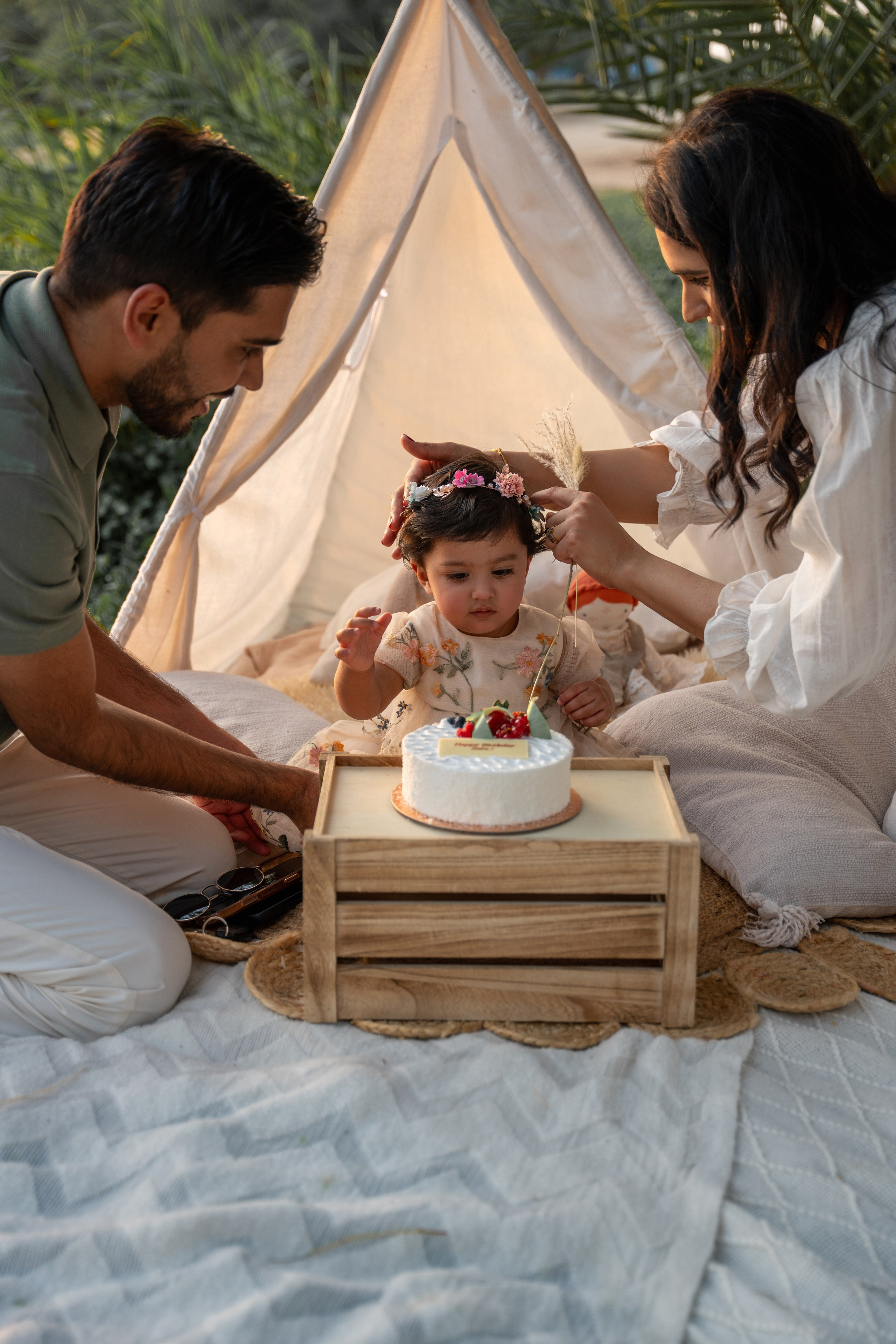 Cake smash and happy time. Angela Iakovleva — Family Photographer in Dubai