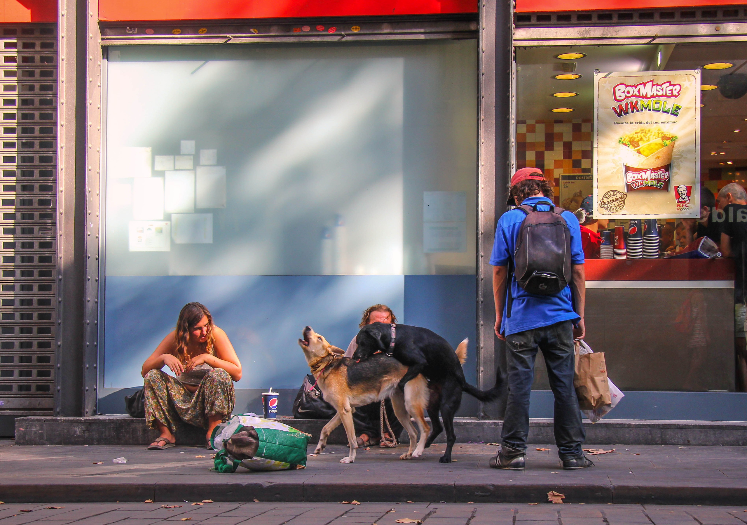 ИСПАНИЯ. Стрит-фотография, полная абсурда, идиотизма и красоты