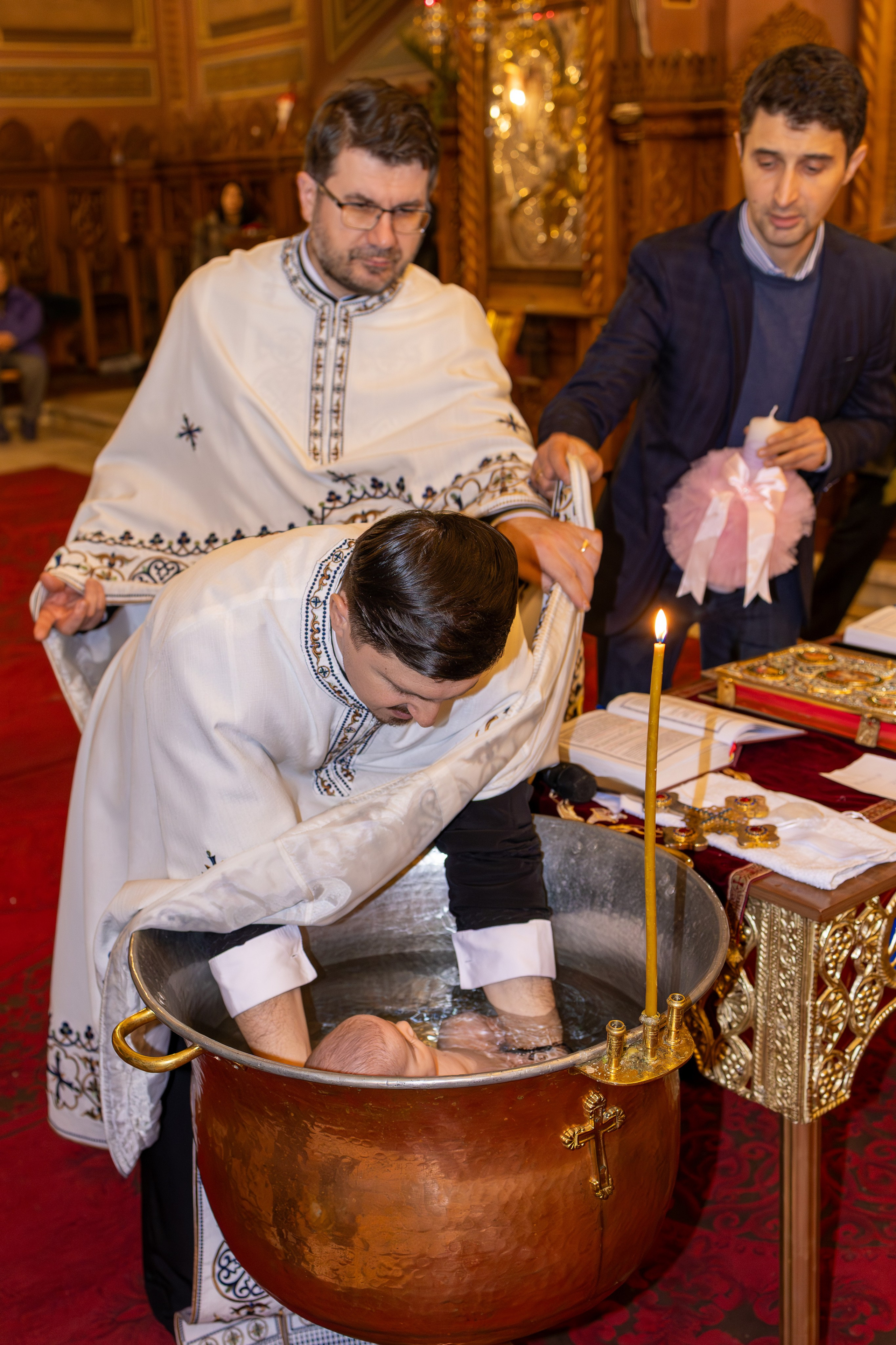 Roua-Maria. Fotograf. Lucrez cu oameni, produse și spații. Portret și fotografie creativă. Bacău, România. Lidia Savinoiu