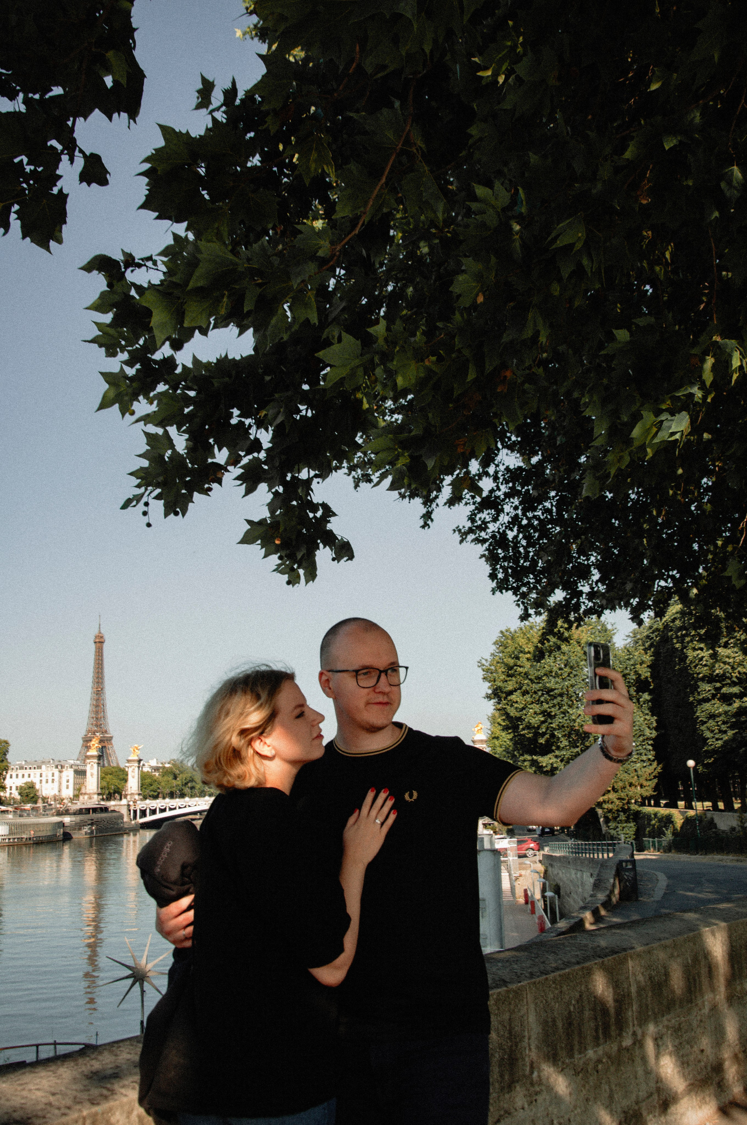 Couple photoshoot near the Louvre. Paris photographer — Polina Osipova