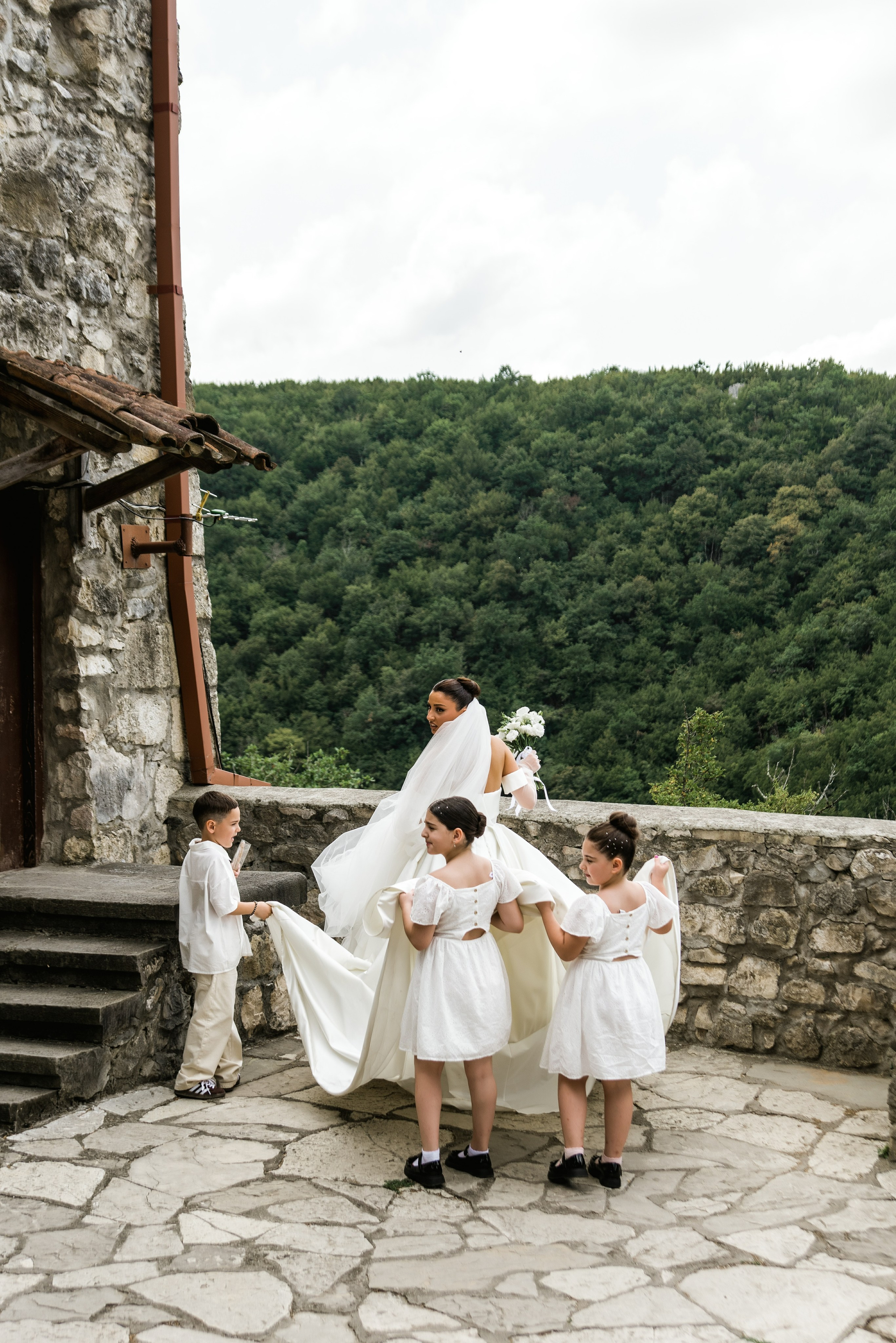 Грузинская свадьба Луки и Нино в Кутаиси. Свадебные фотографы в Грузии, Армении. Макс Коваленко и Лара Татосян. Свадебный видеограф