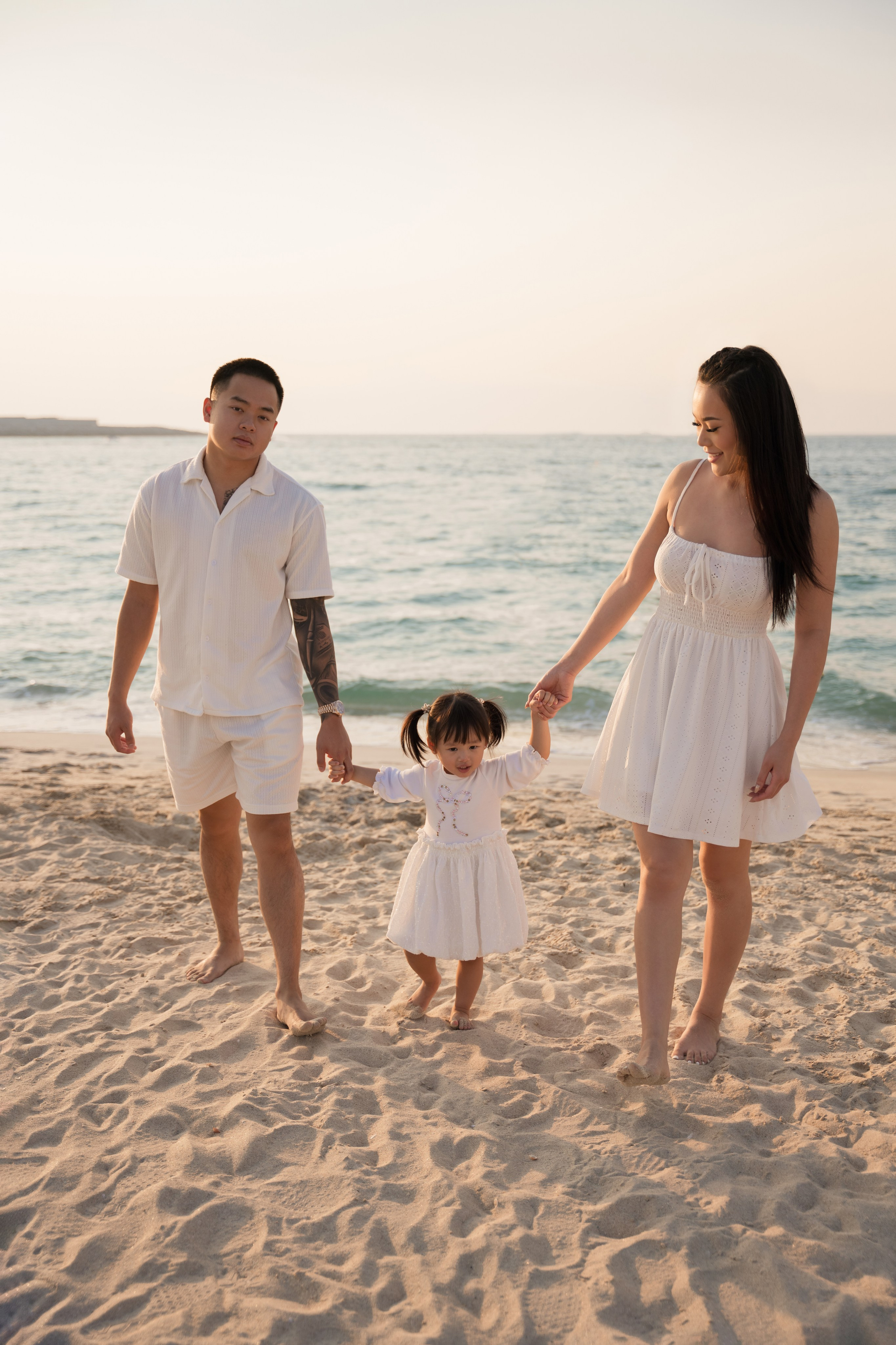 Sea breeze and giggles. Angela Iakovleva — Family Photographer in Dubai