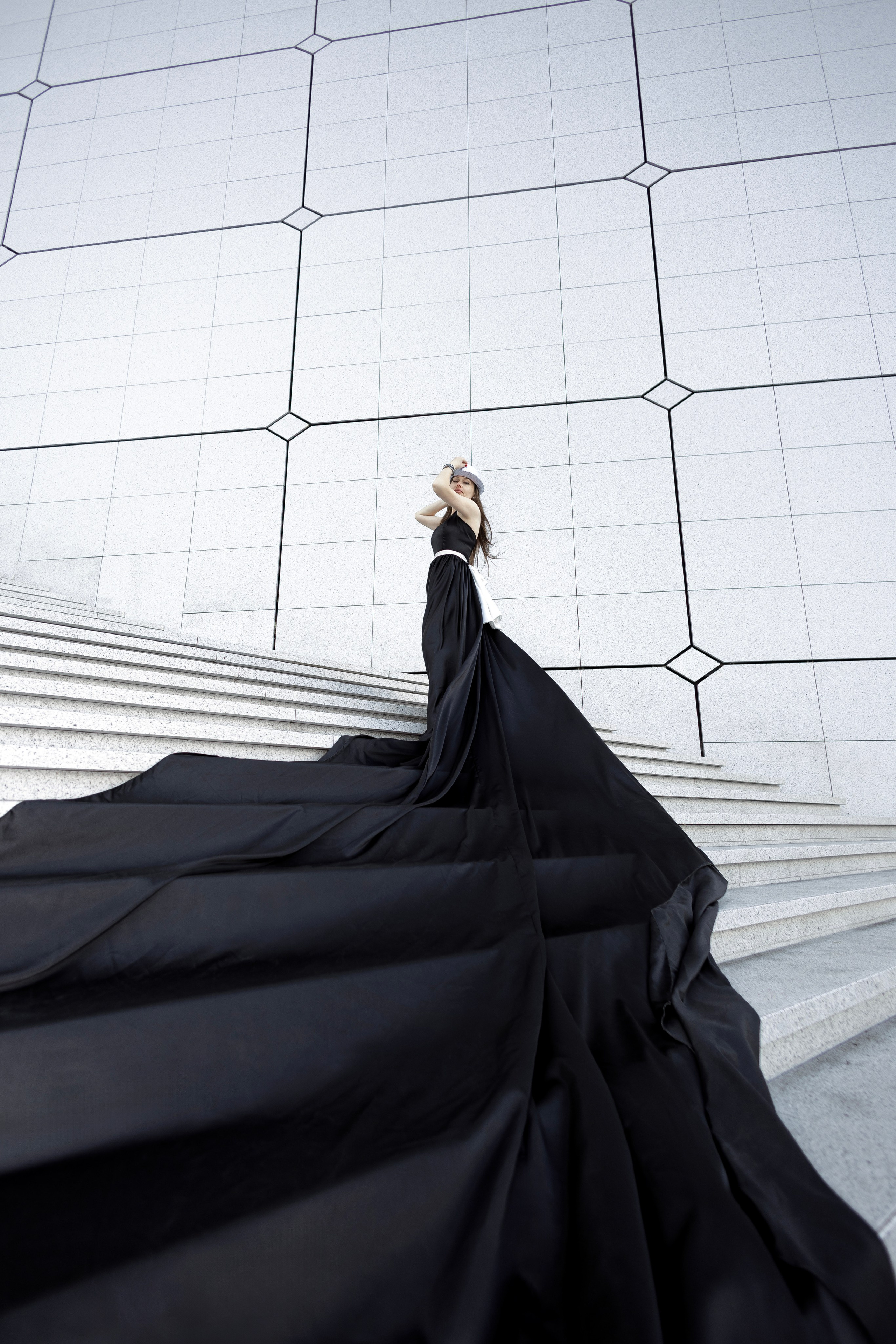Shooting La Defence cu Lenuta. Wedding, event and family photographer in Paris, Emilian Olaru