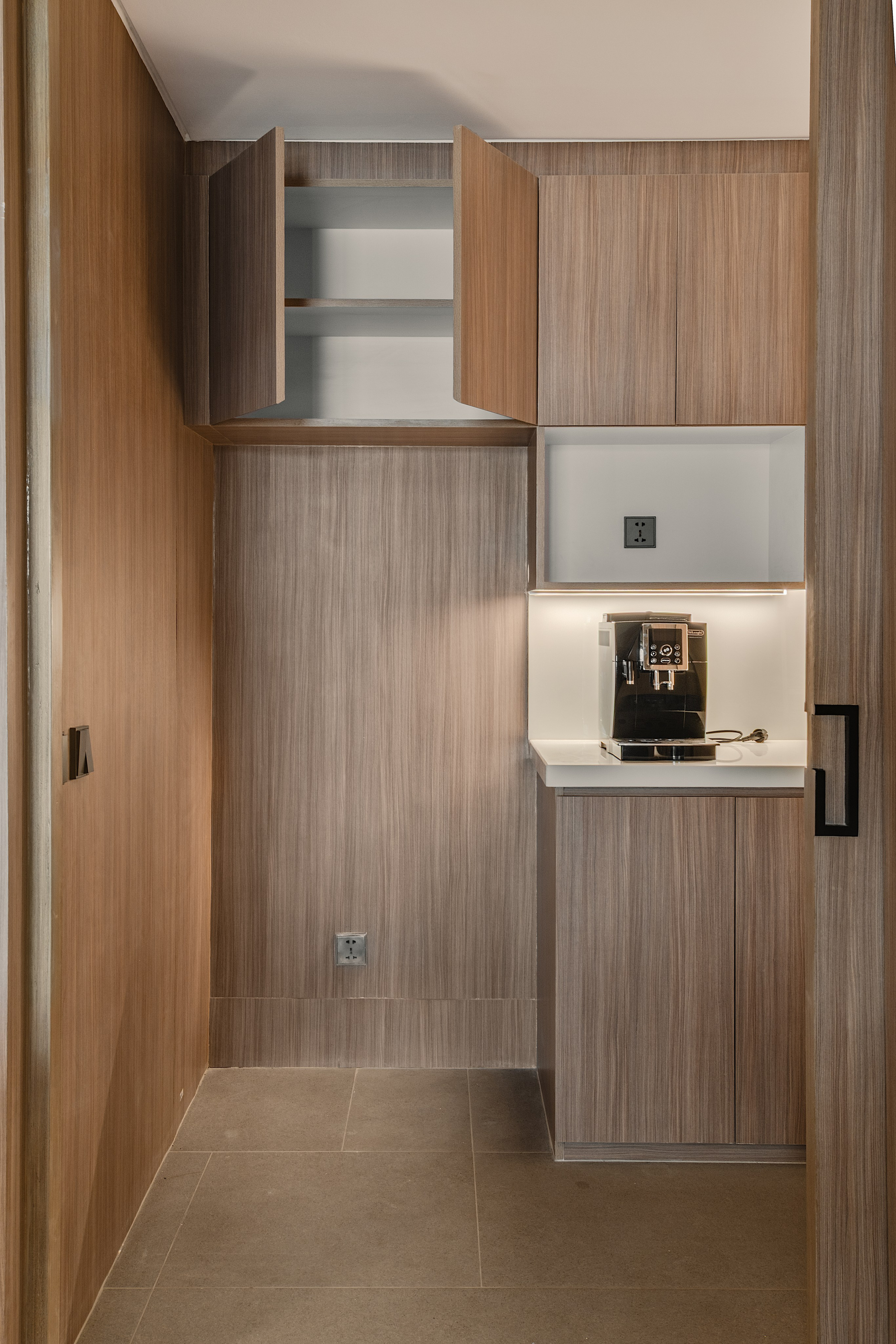 Office // Glaston Tower. Interior & Architectural Photographer Philippines | Argen Carlo Camaclang