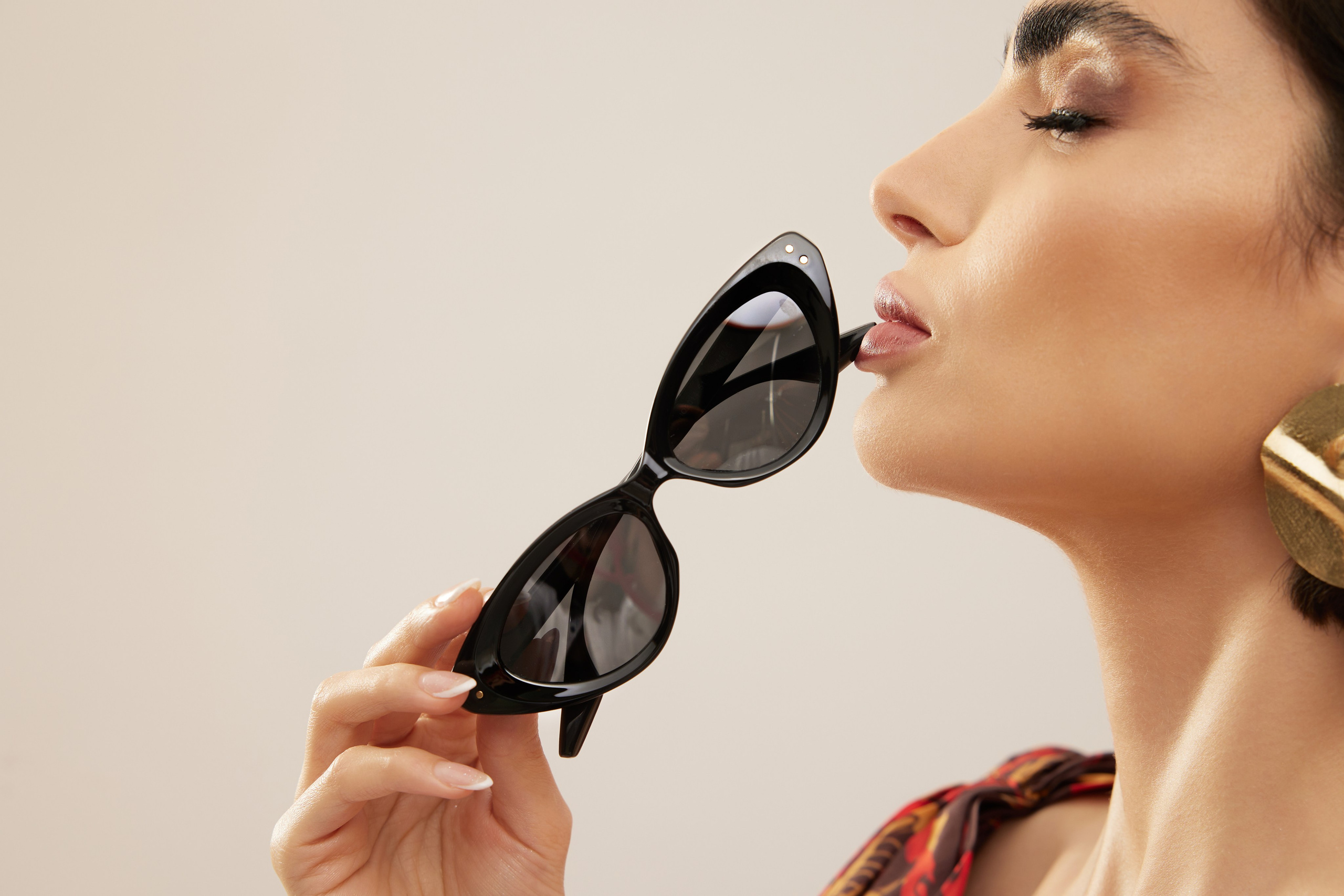 E-COMMERCE. Female Photographer in Dubai