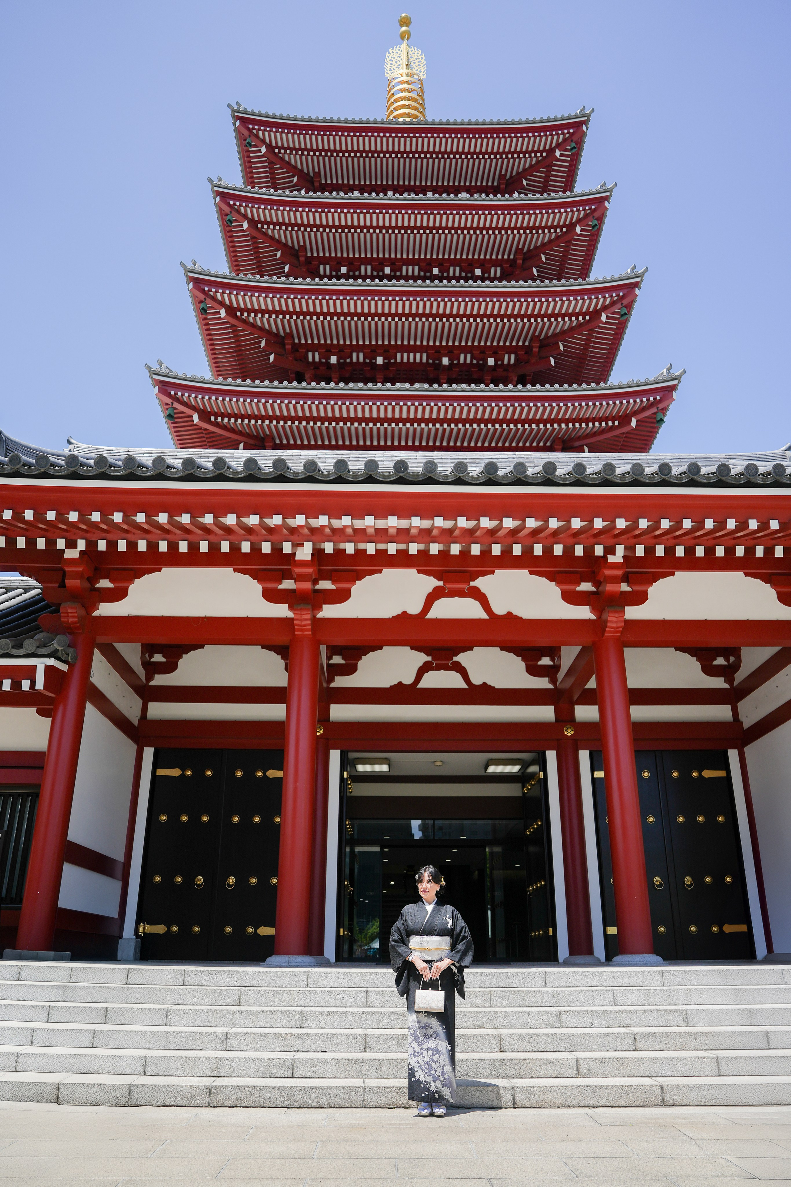 Съёмка в Кимоно возле храма. Фотограф в Токио Япония