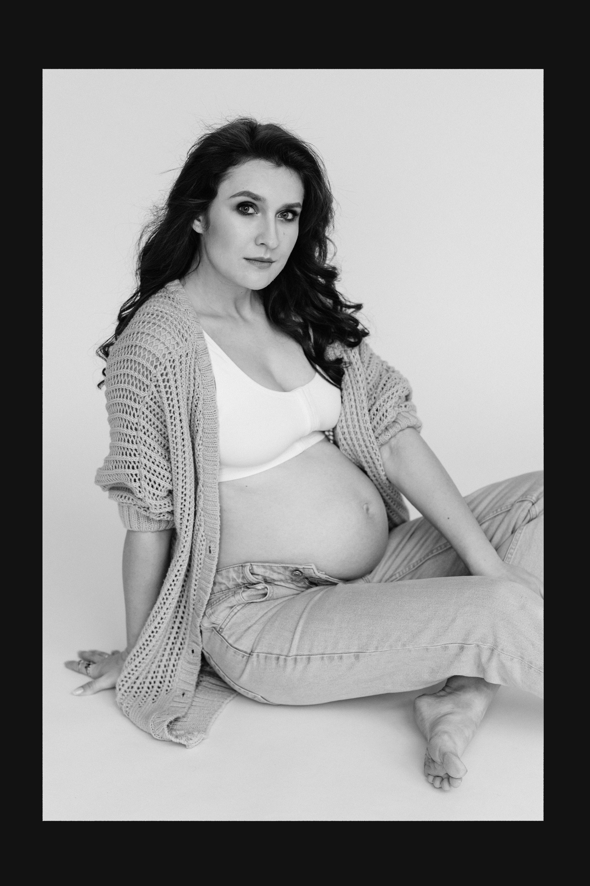 Czarno-biała sesja ciążowa. Fotografia ciążowa Warszawa. Fotograf Warszawa. Фотограф Варшава.