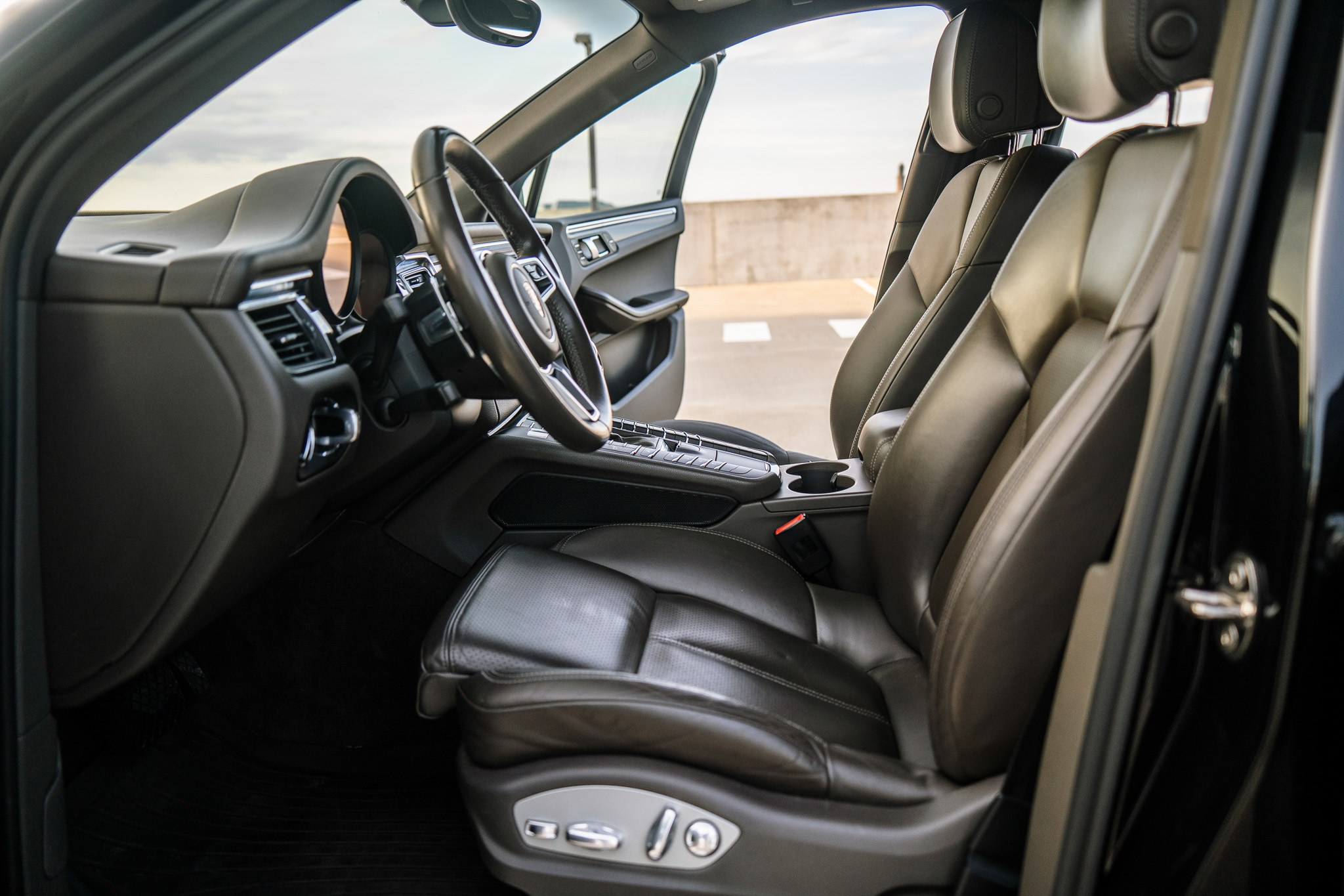 PORSCHE macan. LOHA VISUALS — AUTOMOTIVE PHOTOGRAPHY