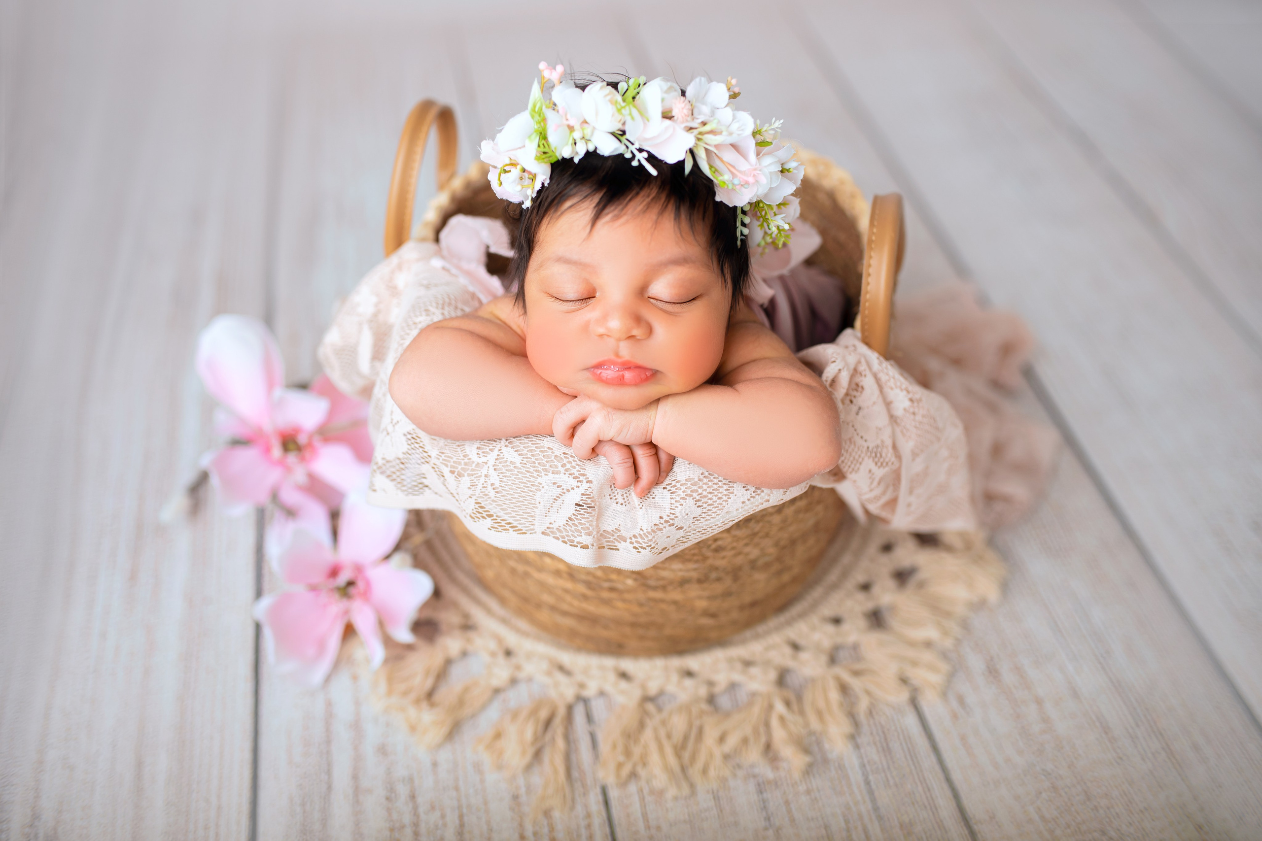 Newborn photoshoot. Newborn photographer and Photography Educator in Prague Yana Stelmakh