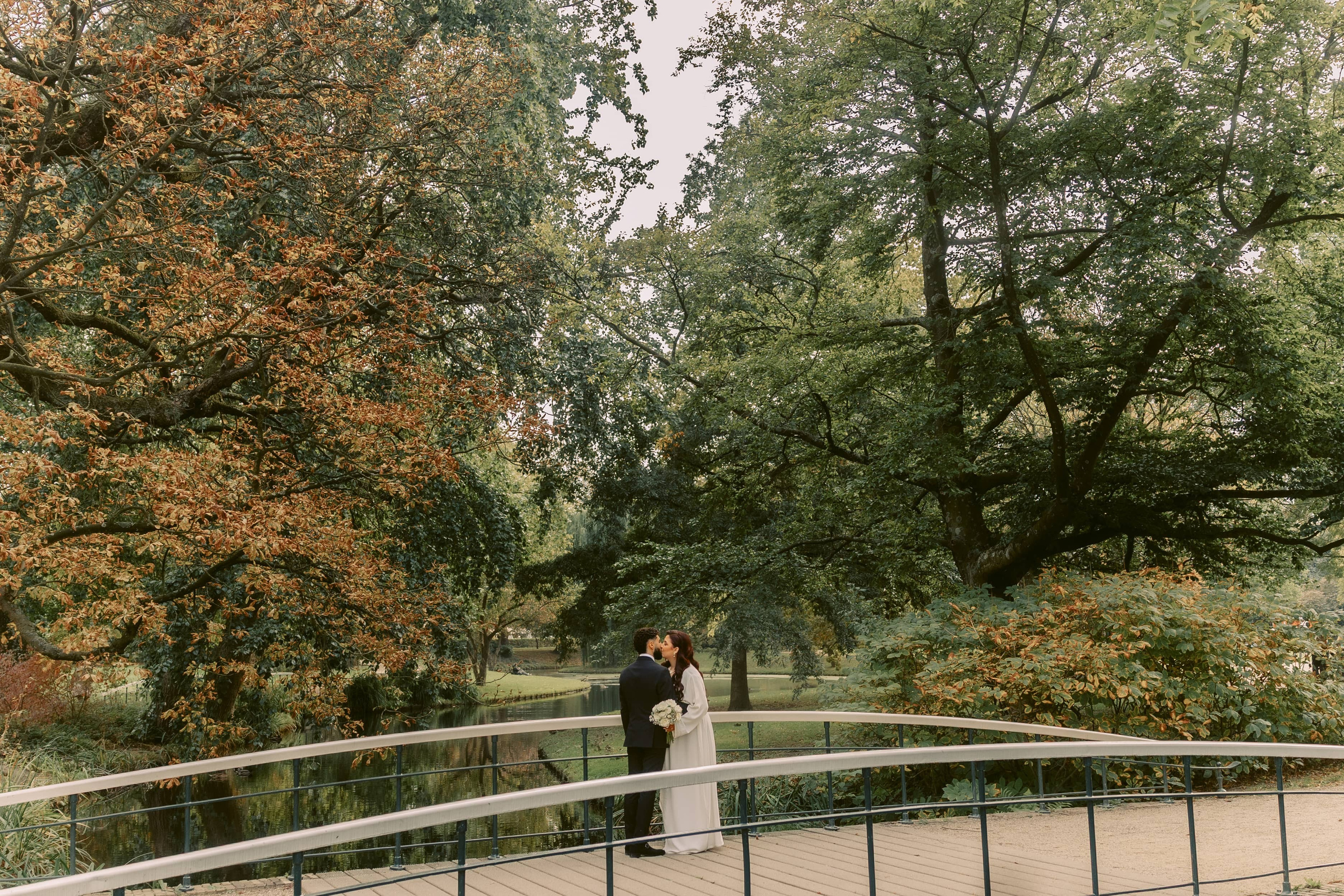 Autumn Wedding Photoshoot in Het Park, Rotterdam. Romantic & Soulful Photography by Natalia Olhova in Rotterdam