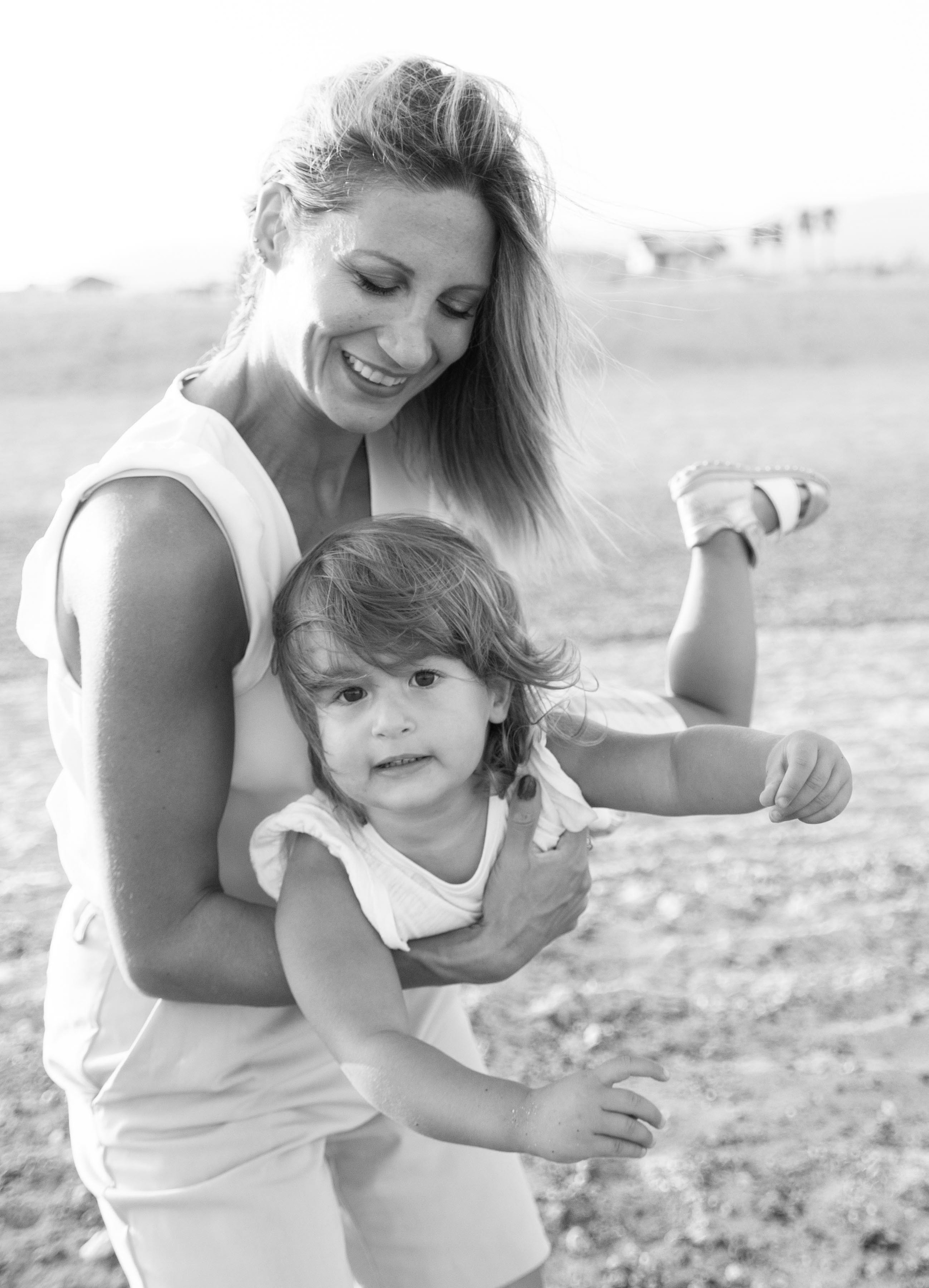 Family session on the beach in beautiful Calabria, Italy. Family and portrait photographer in Milan Daria Volkosh