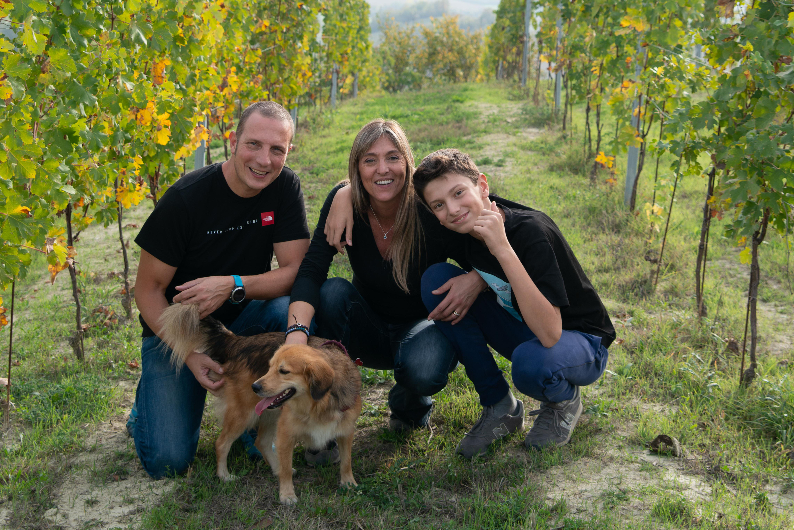 Family session in Piedmont, Italy. Fotografa specializzata in foto di famiglia a Milano Daria Volkosh