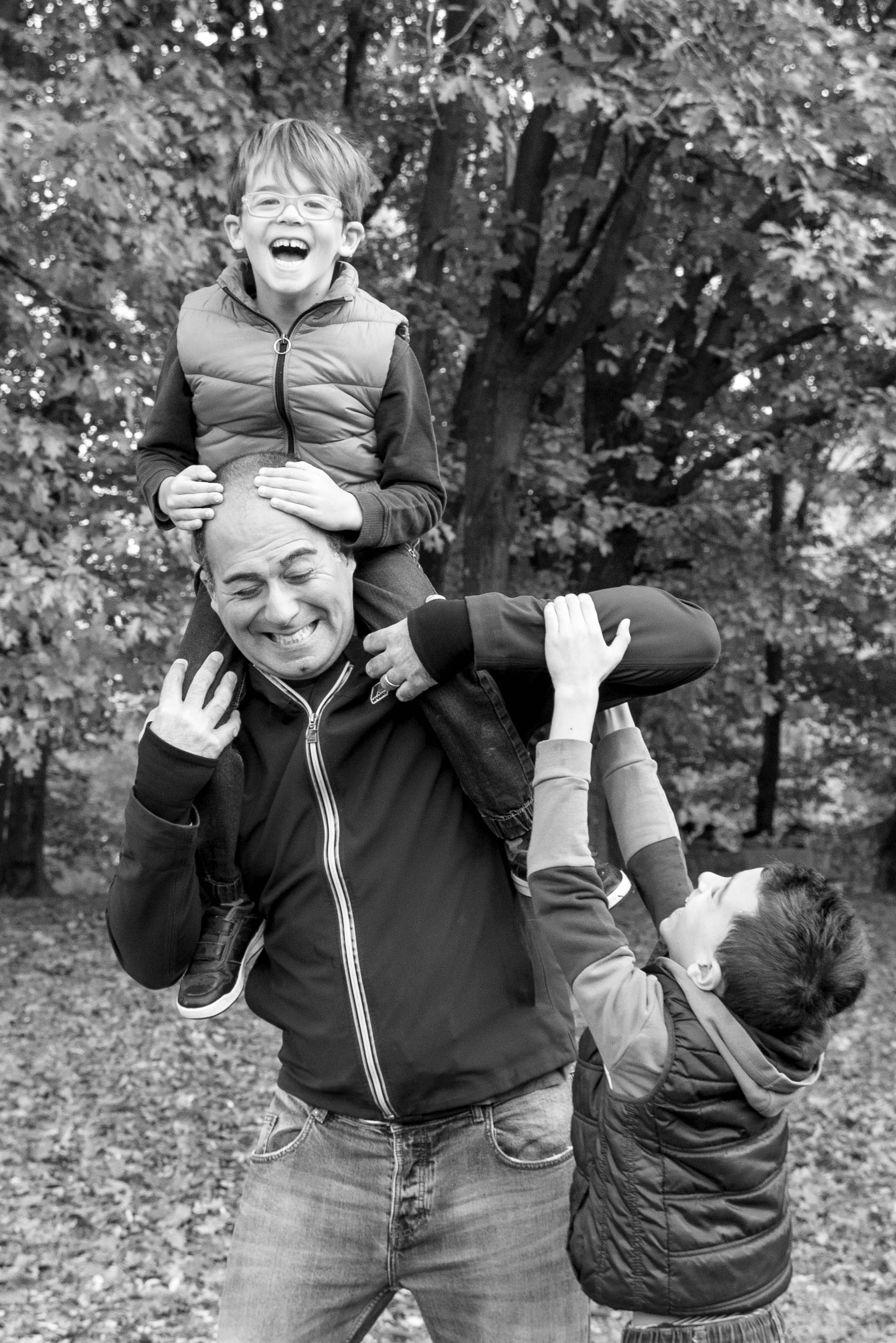 Big family session in Milan, Italy. Family and portrait photographer in Milan Daria Volkosh