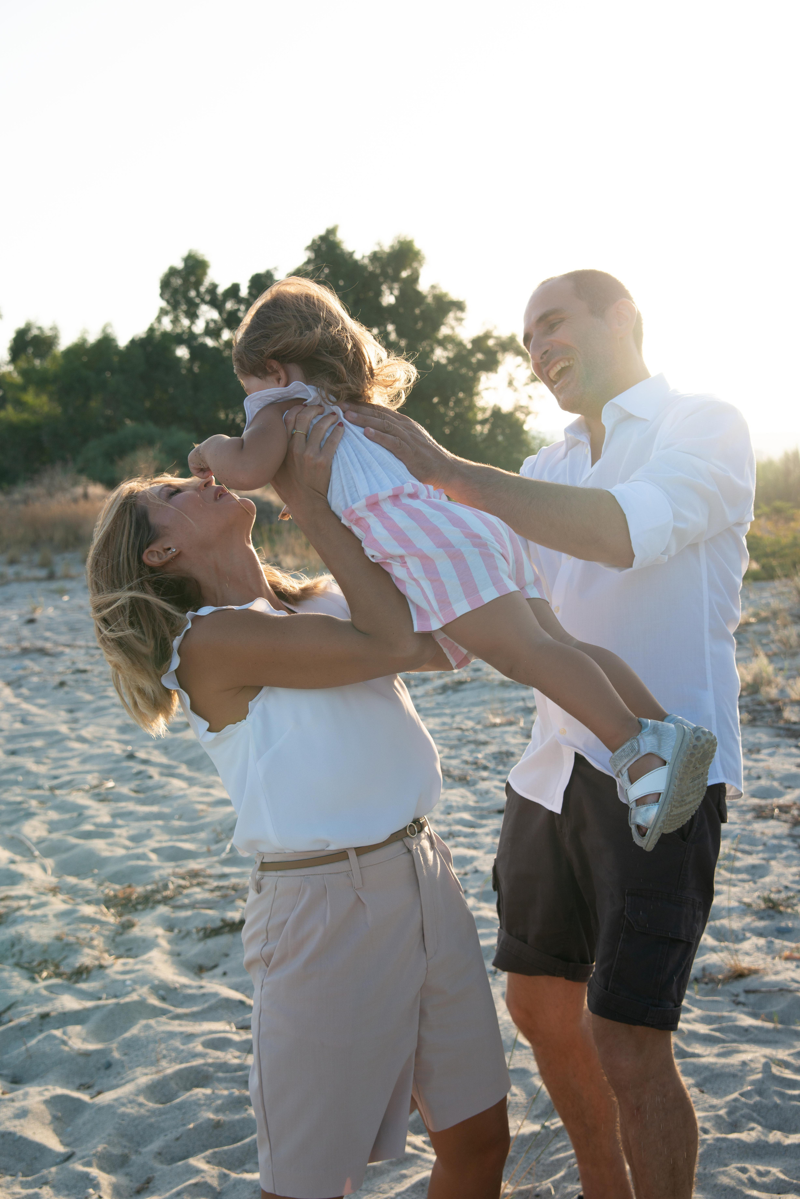 Family session on the beach in beautiful Calabria, Italy. Family and portrait photographer in Milan Daria Volkosh