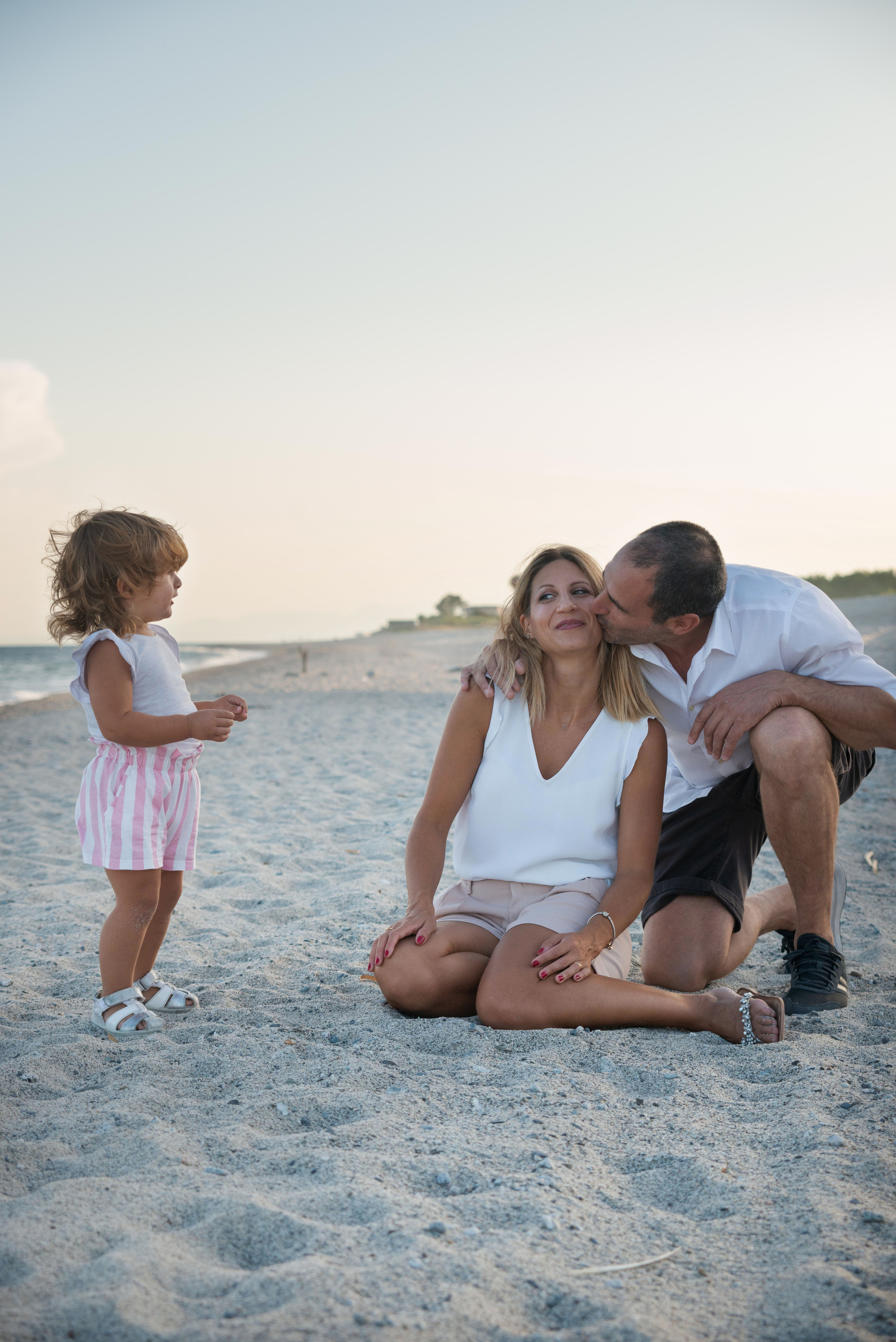 Family session on the beach in beautiful Calabria, Italy. Family and portrait photographer in Milan Daria Volkosh