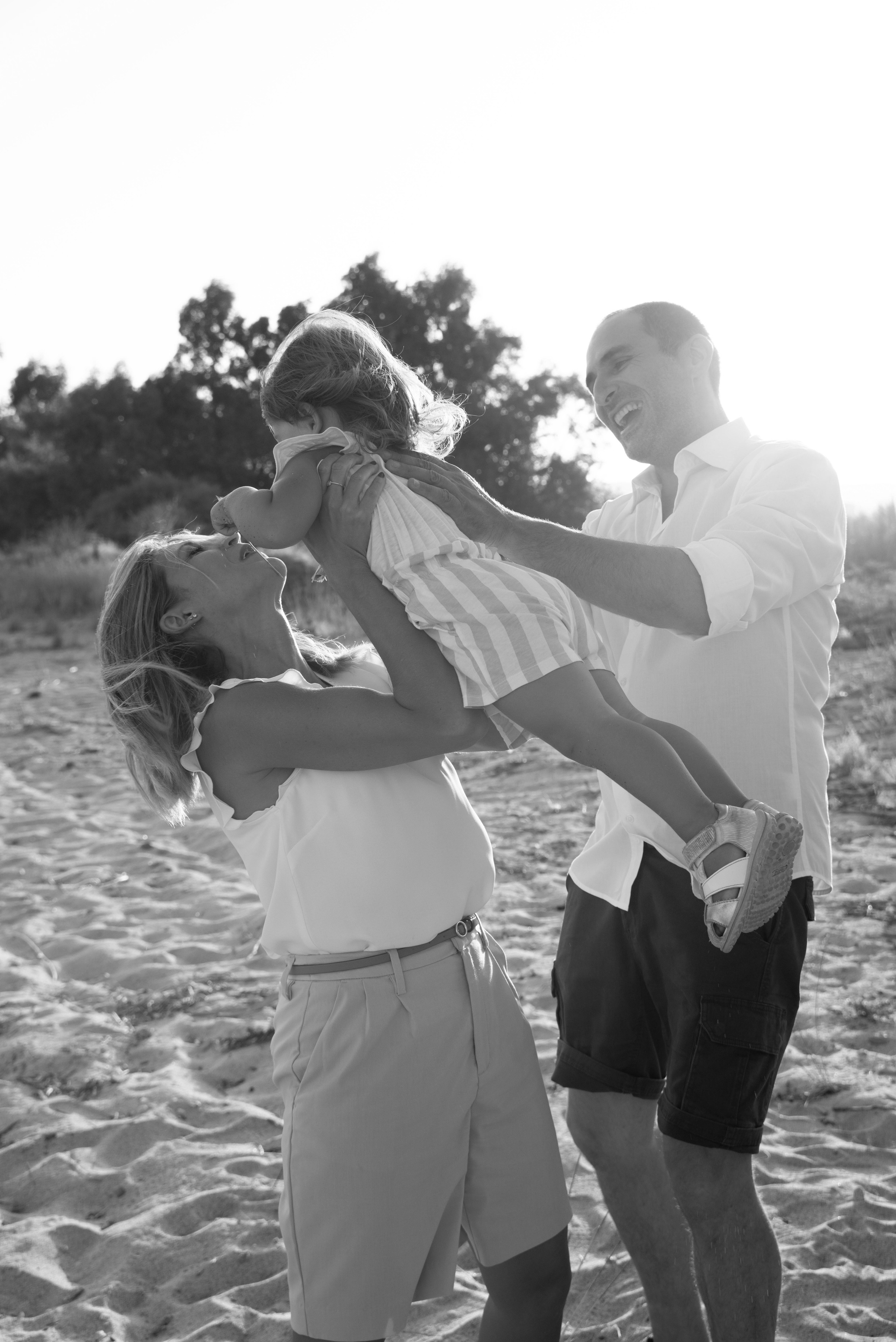 Family session on the beach in beautiful Calabria, Italy. Family and portrait photographer in Milan Daria Volkosh