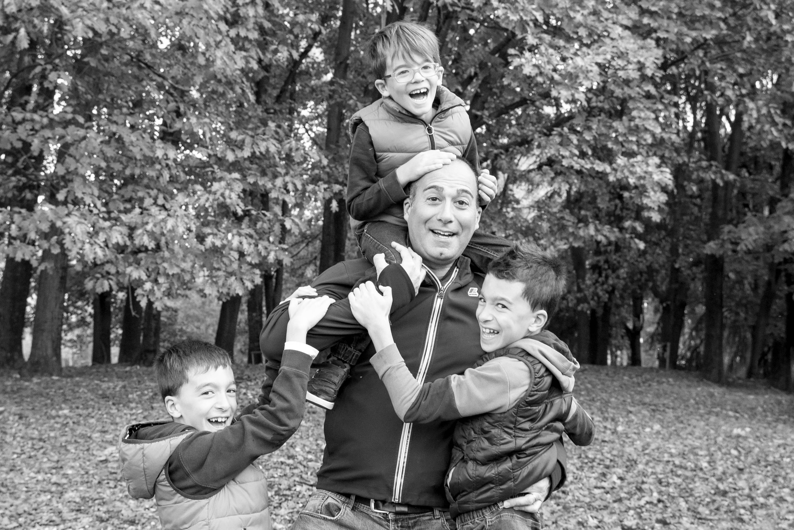 Big family session in Milan, Italy. Family and portrait photographer in Milan Daria Volkosh