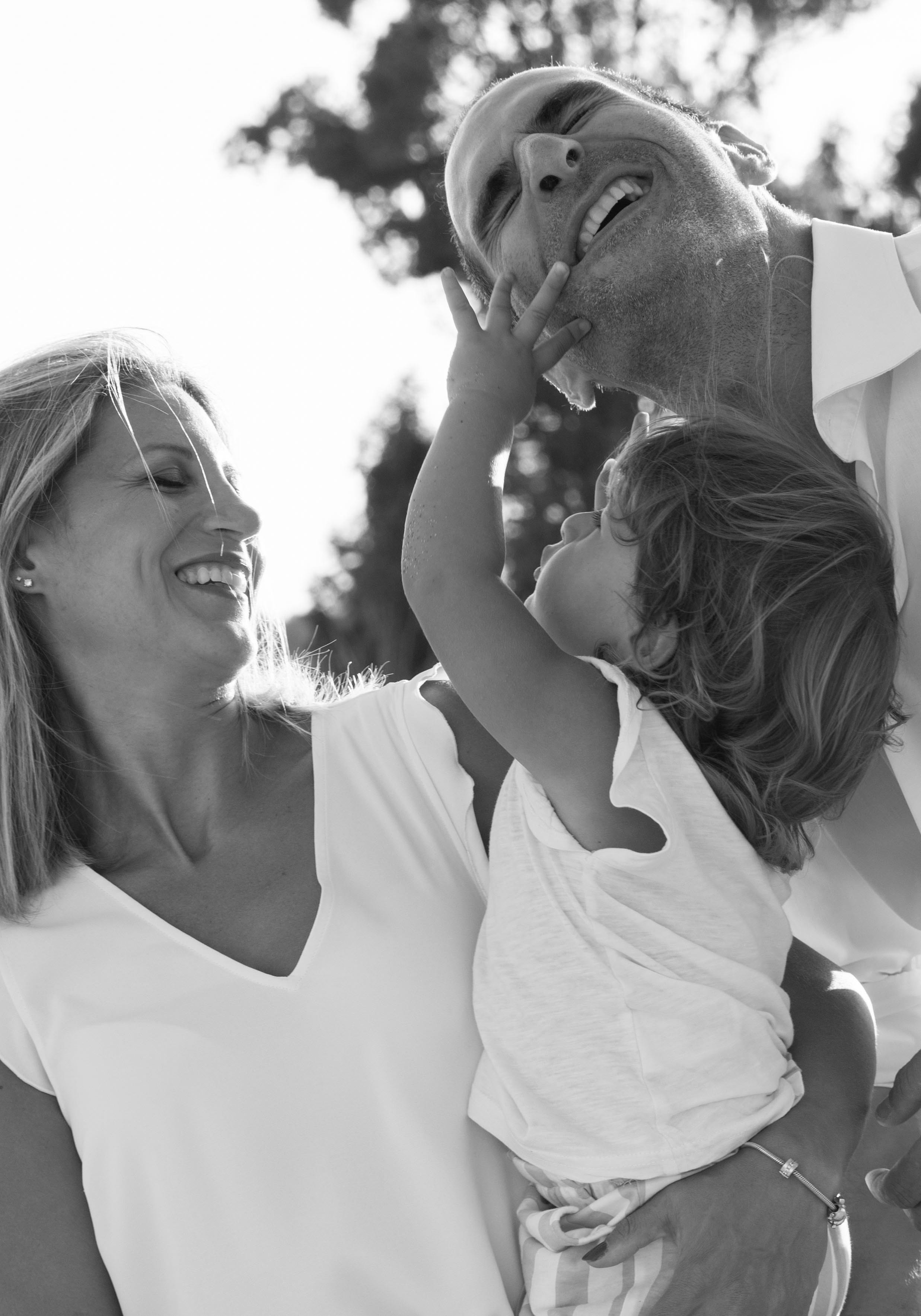 Family session on the beach in beautiful Calabria, Italy. Family and portrait photographer in Milan Daria Volkosh