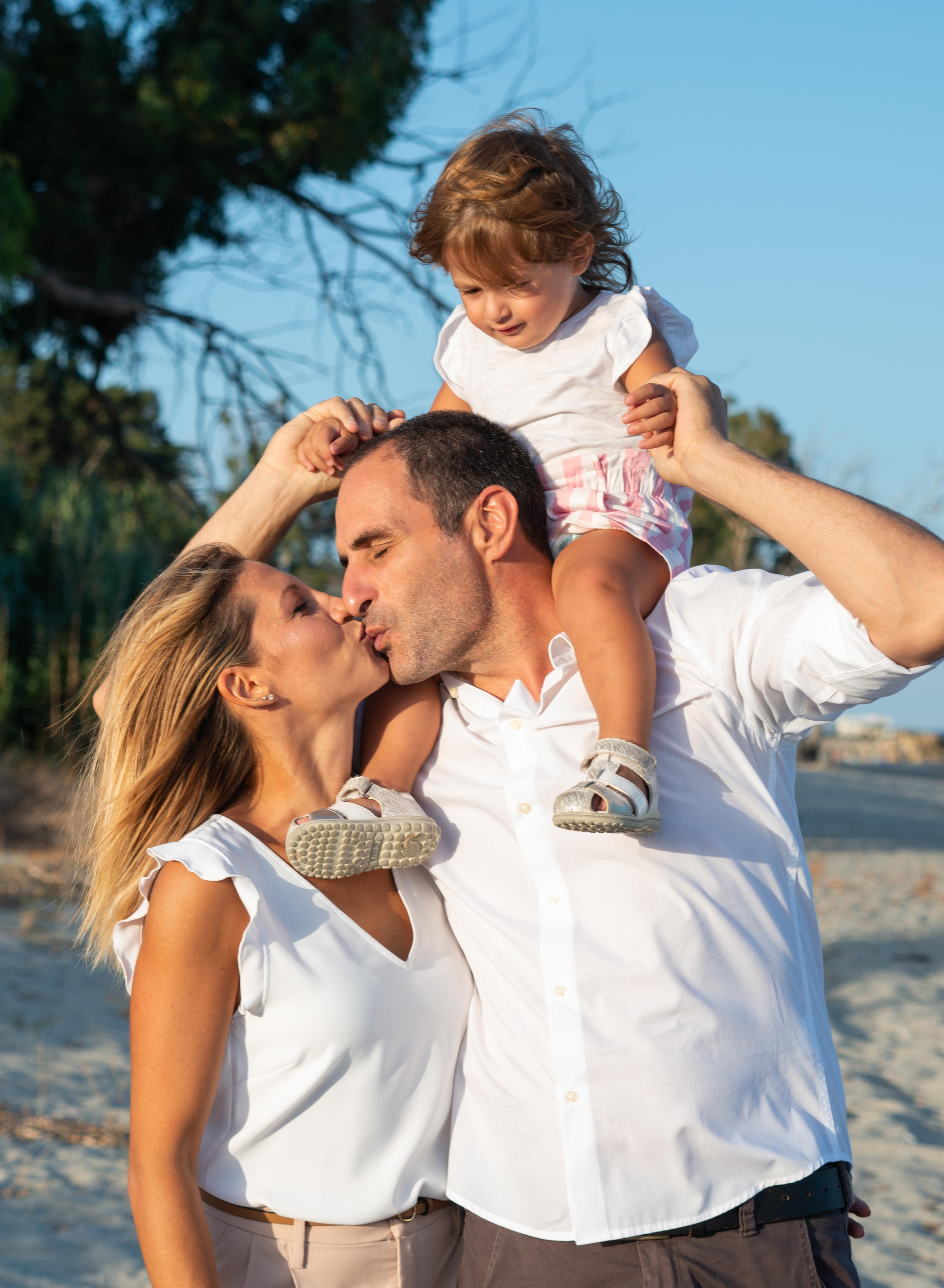 Family session on the beach in beautiful Calabria, Italy. Family and portrait photographer in Milan Daria Volkosh