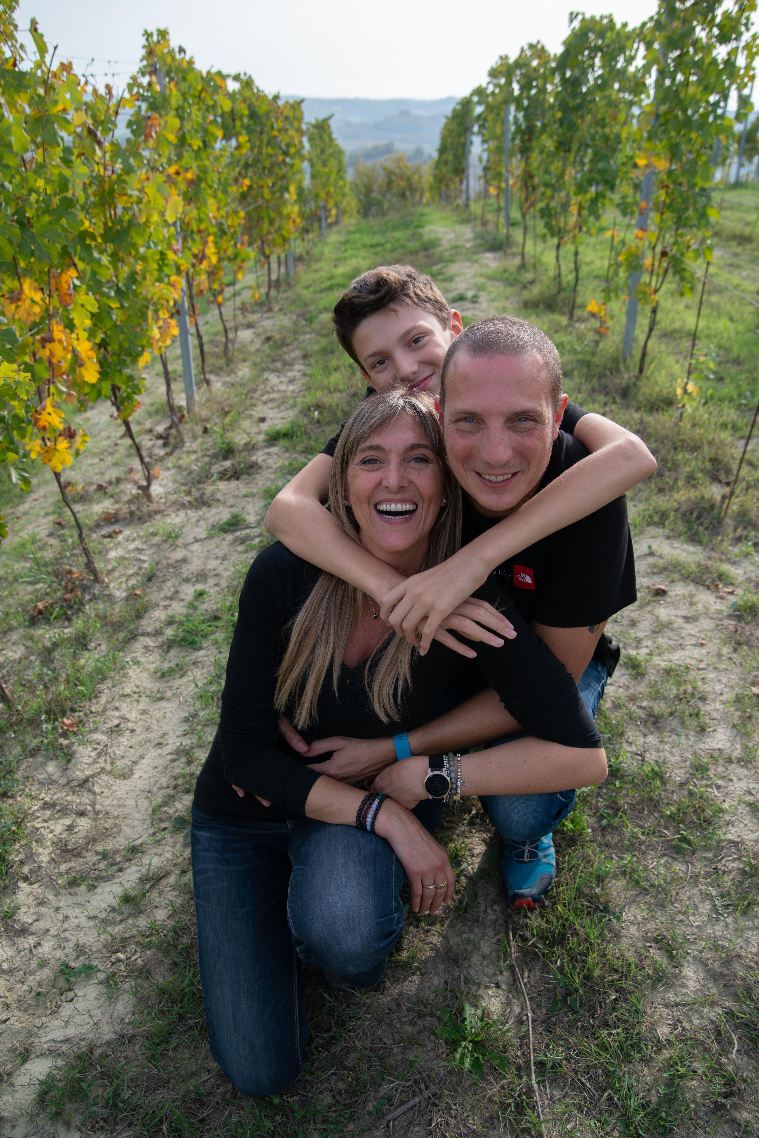 Family session in Piedmont, Italy. Fotografa specializzata in foto di famiglia a Milano Daria Volkosh