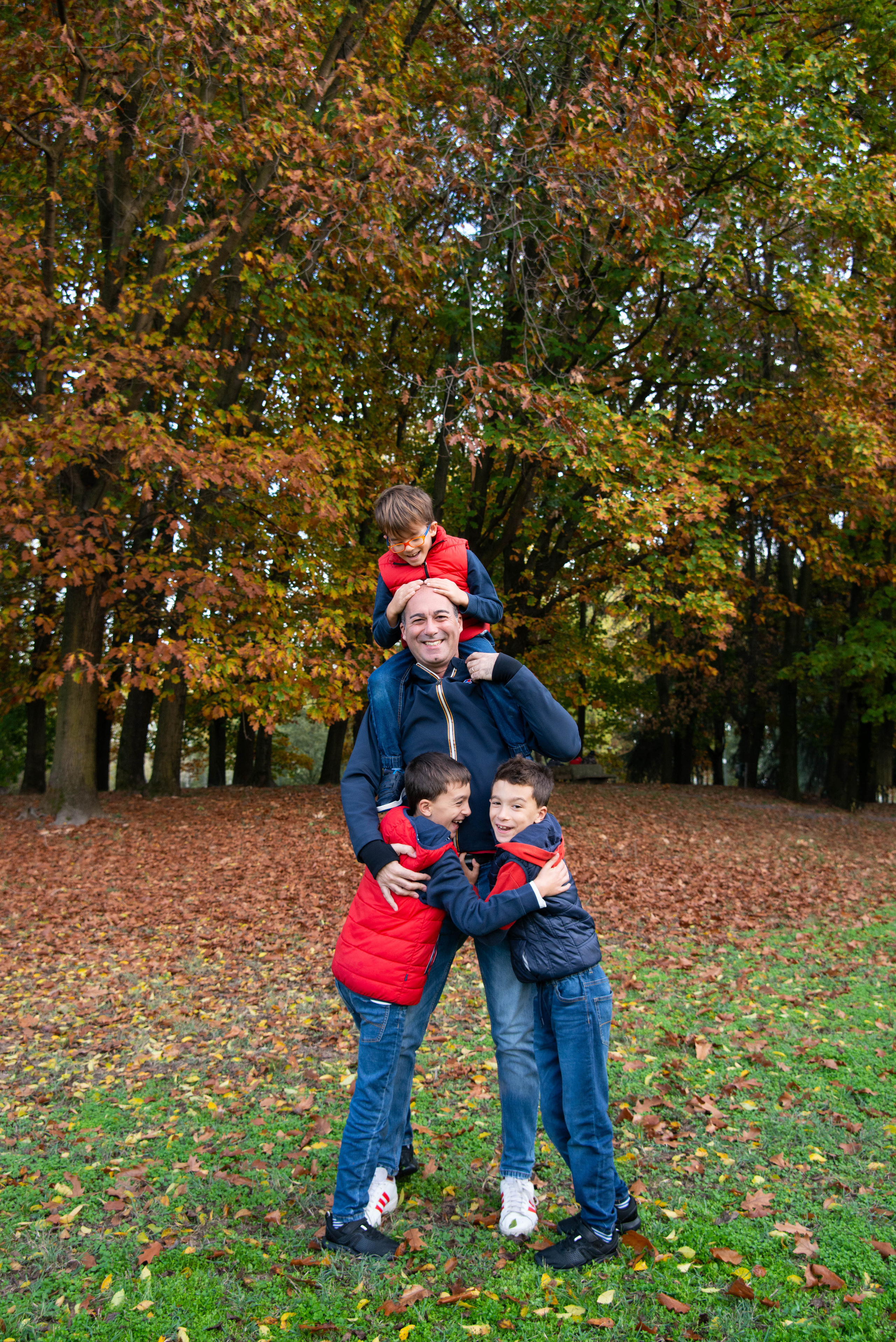 Big family session in Milan, Italy. Family and portrait photographer in Milan Daria Volkosh