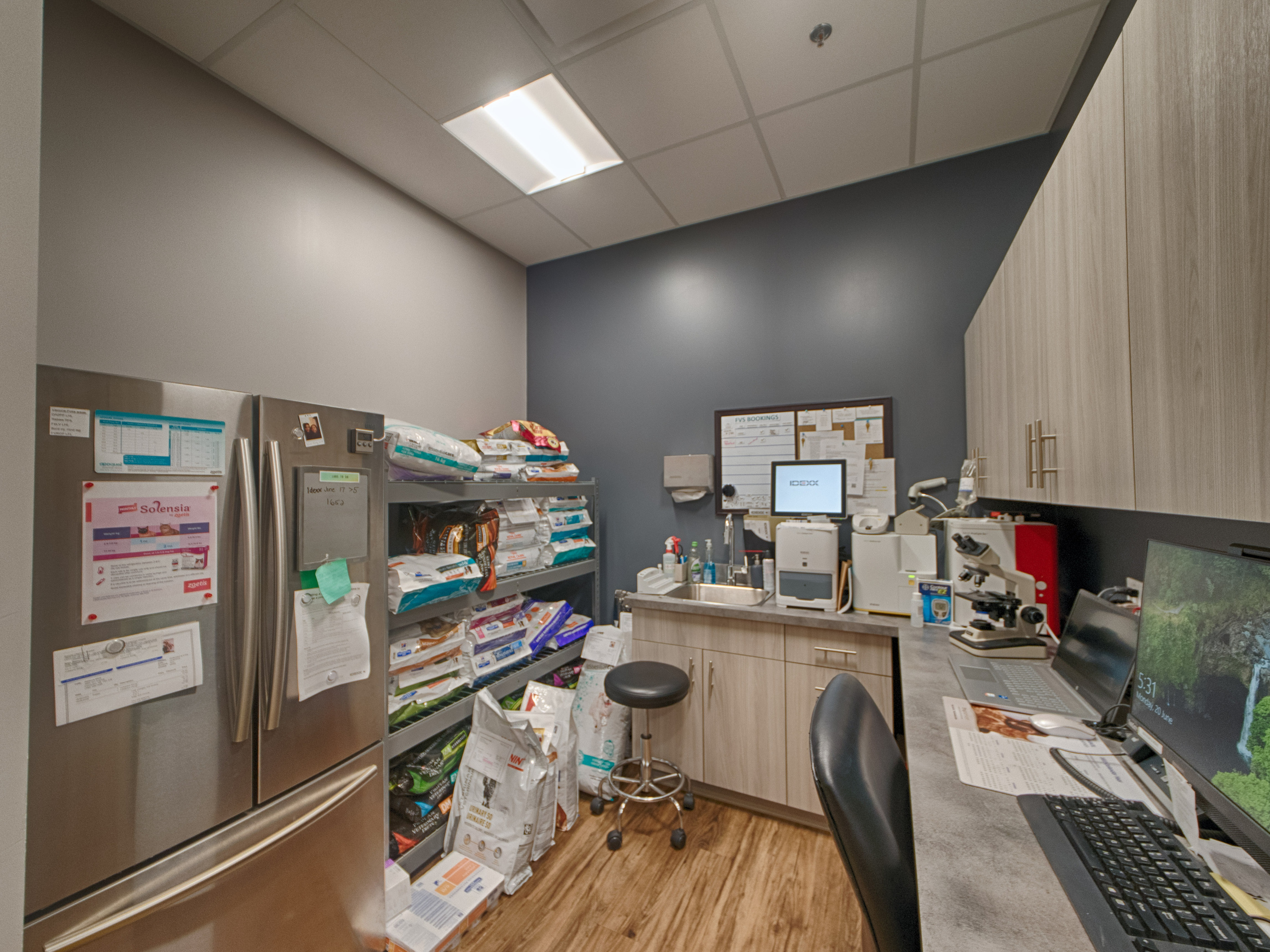 Real estate photography | Brintnell Veterinary Hospital
