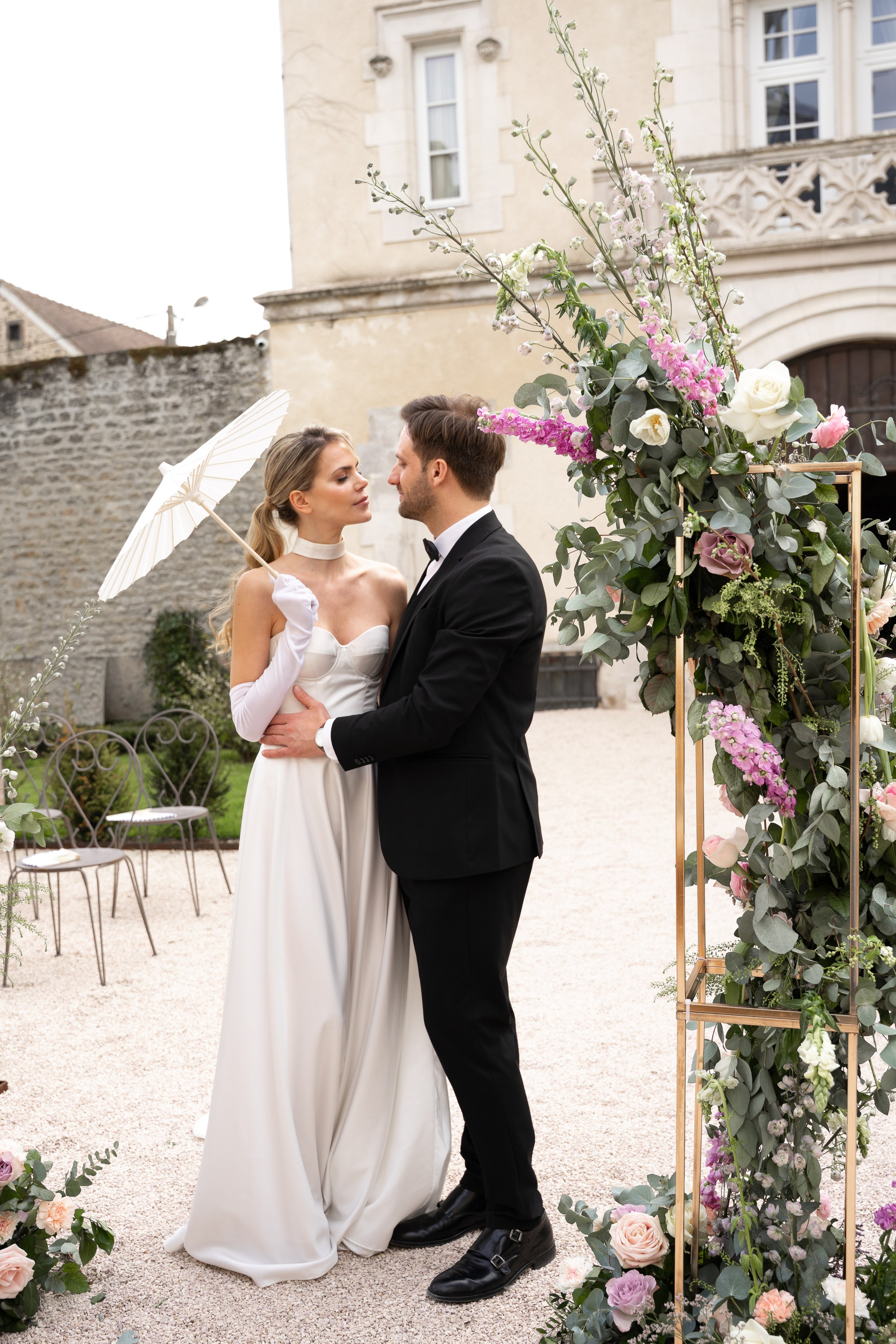 Chateau elopement inspiration. Wedding photographer in Paris Oksana Shum