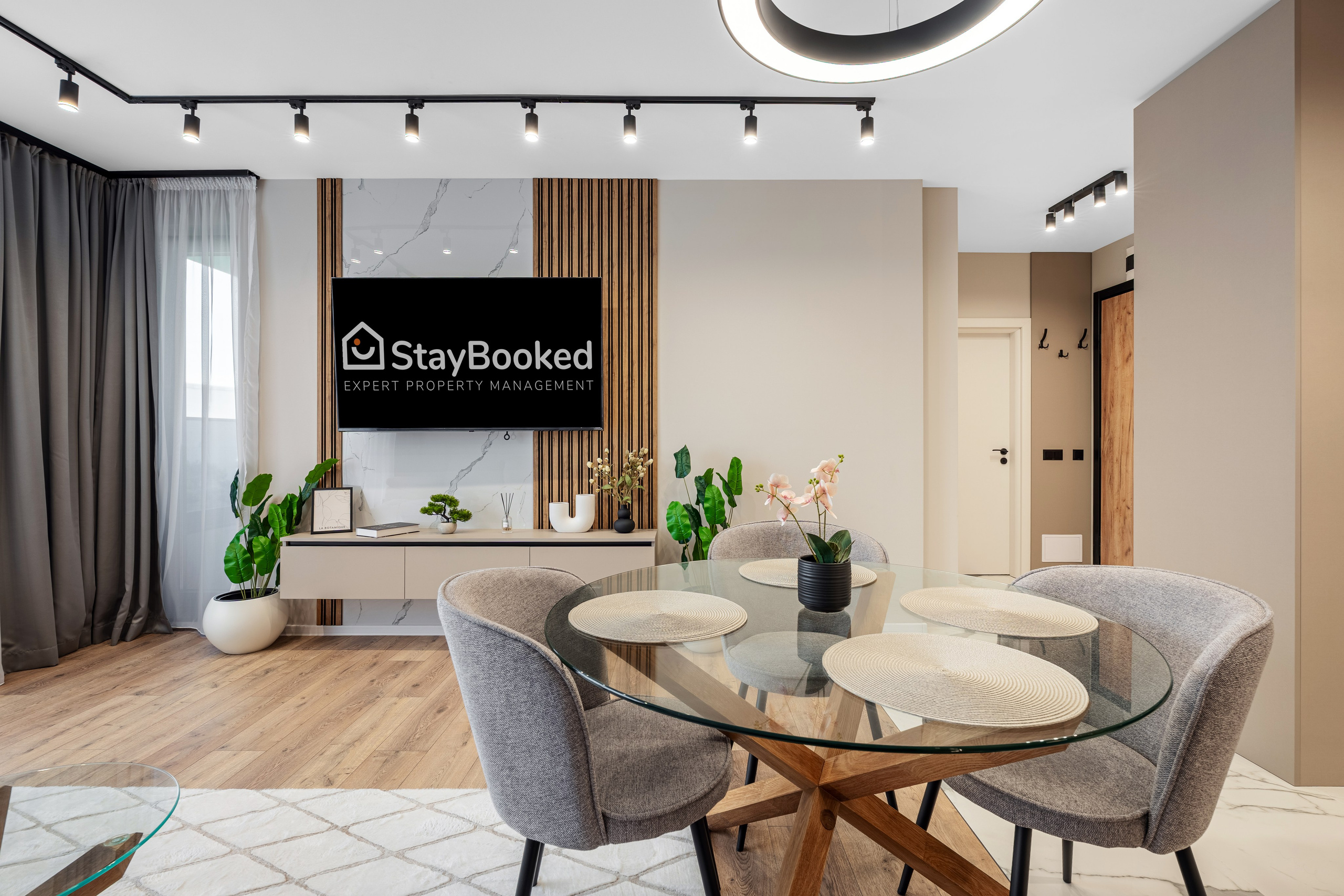 StayBooked. Професионален фотограф в Пловдив и областта