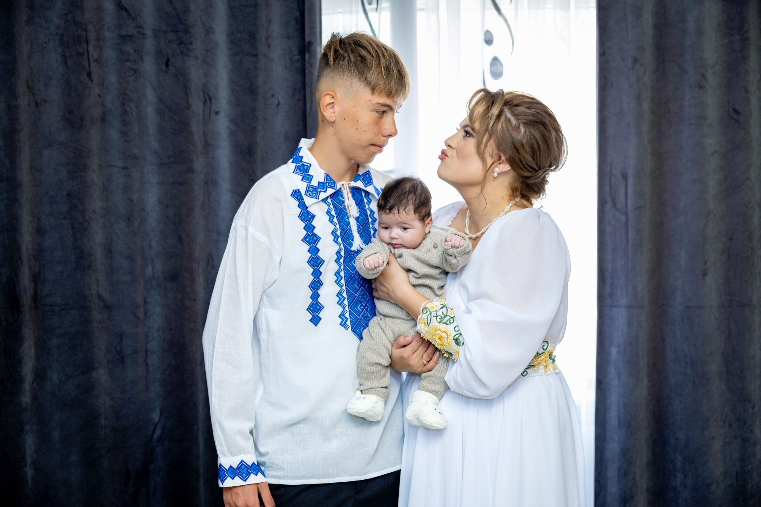 Andrei Sebastian. Moments By Gub