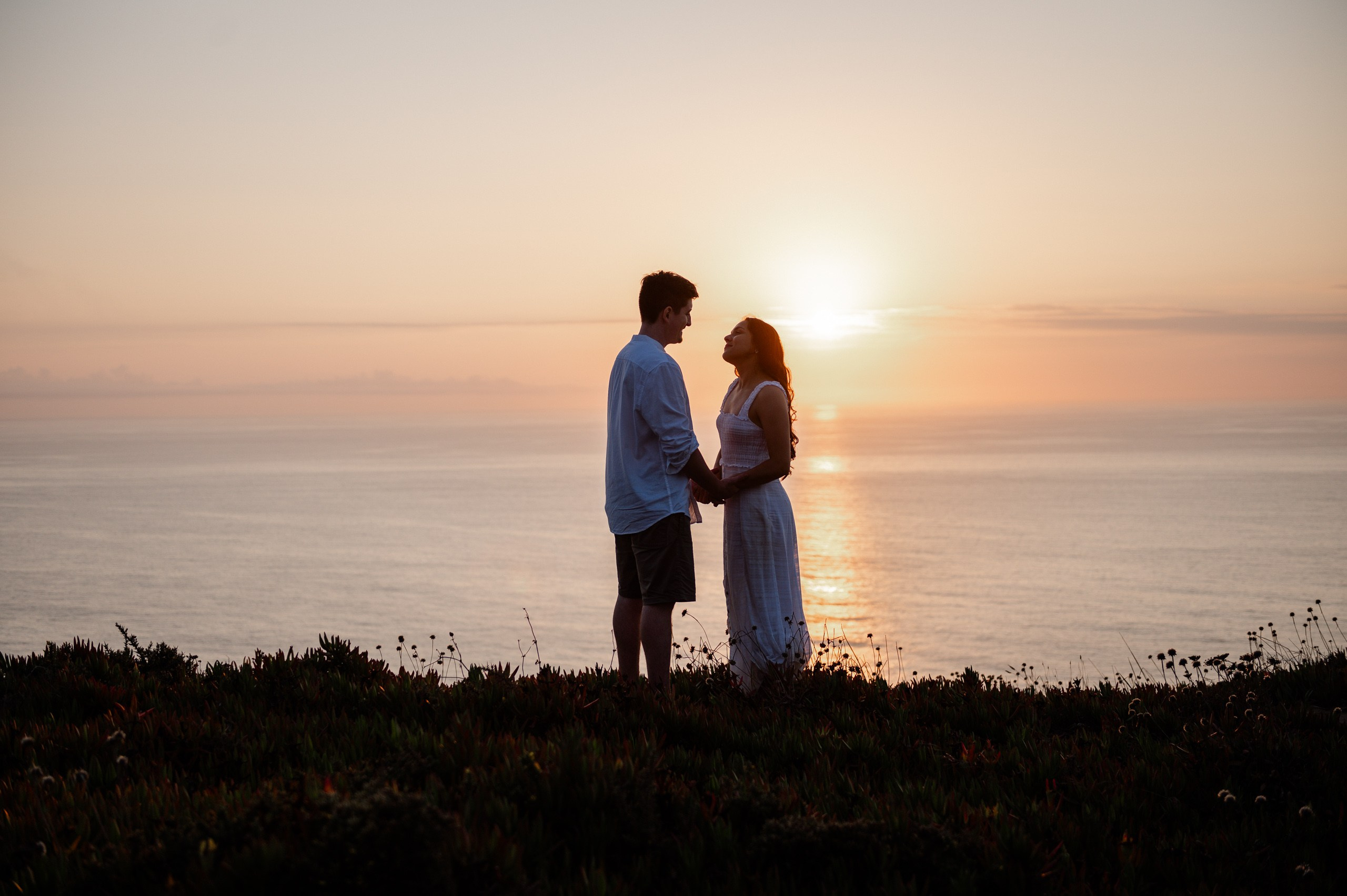 photo shoot love story on Ursa beach, Lisbon, Portugal
