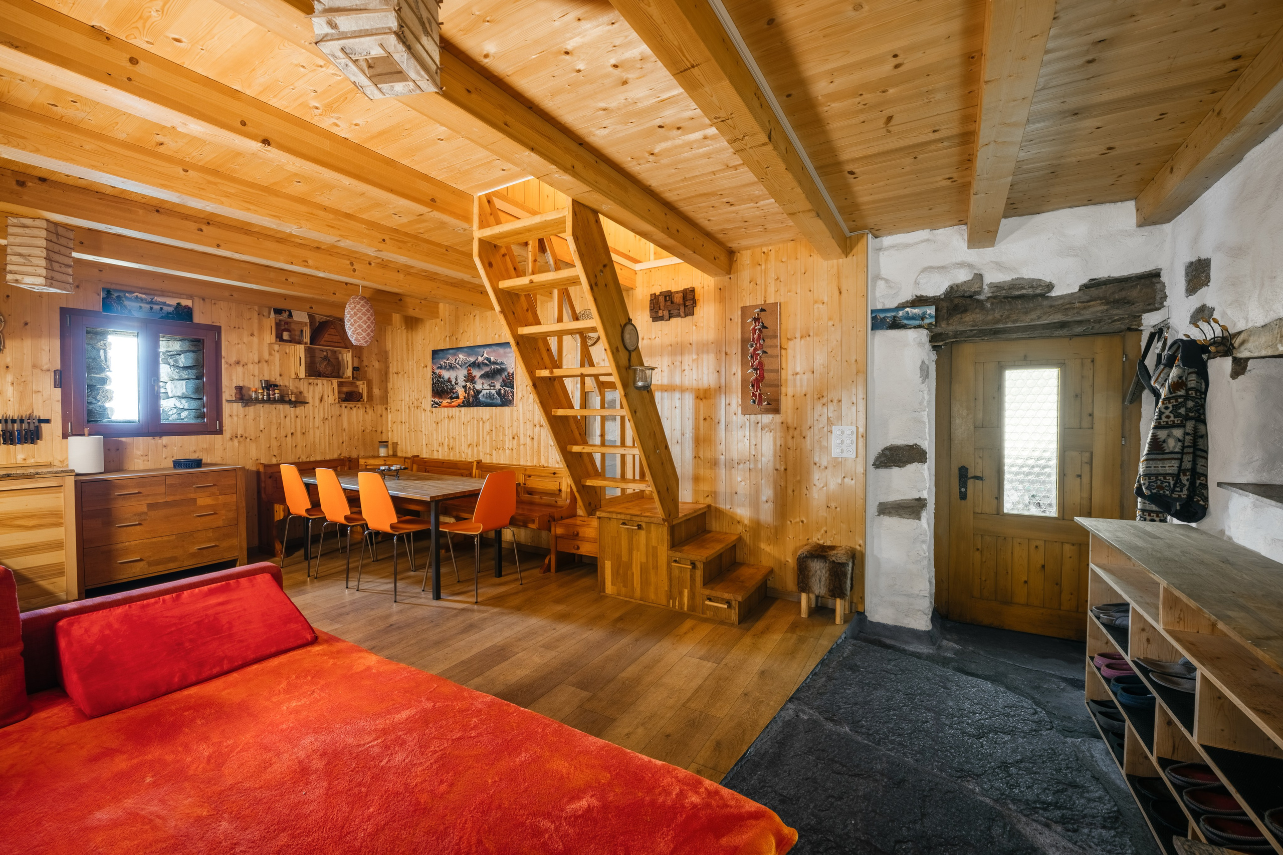 Rustico, VAL RESA, TICINO. Hallo! Ich bin Elena und arbeite als Immobilienfotografin