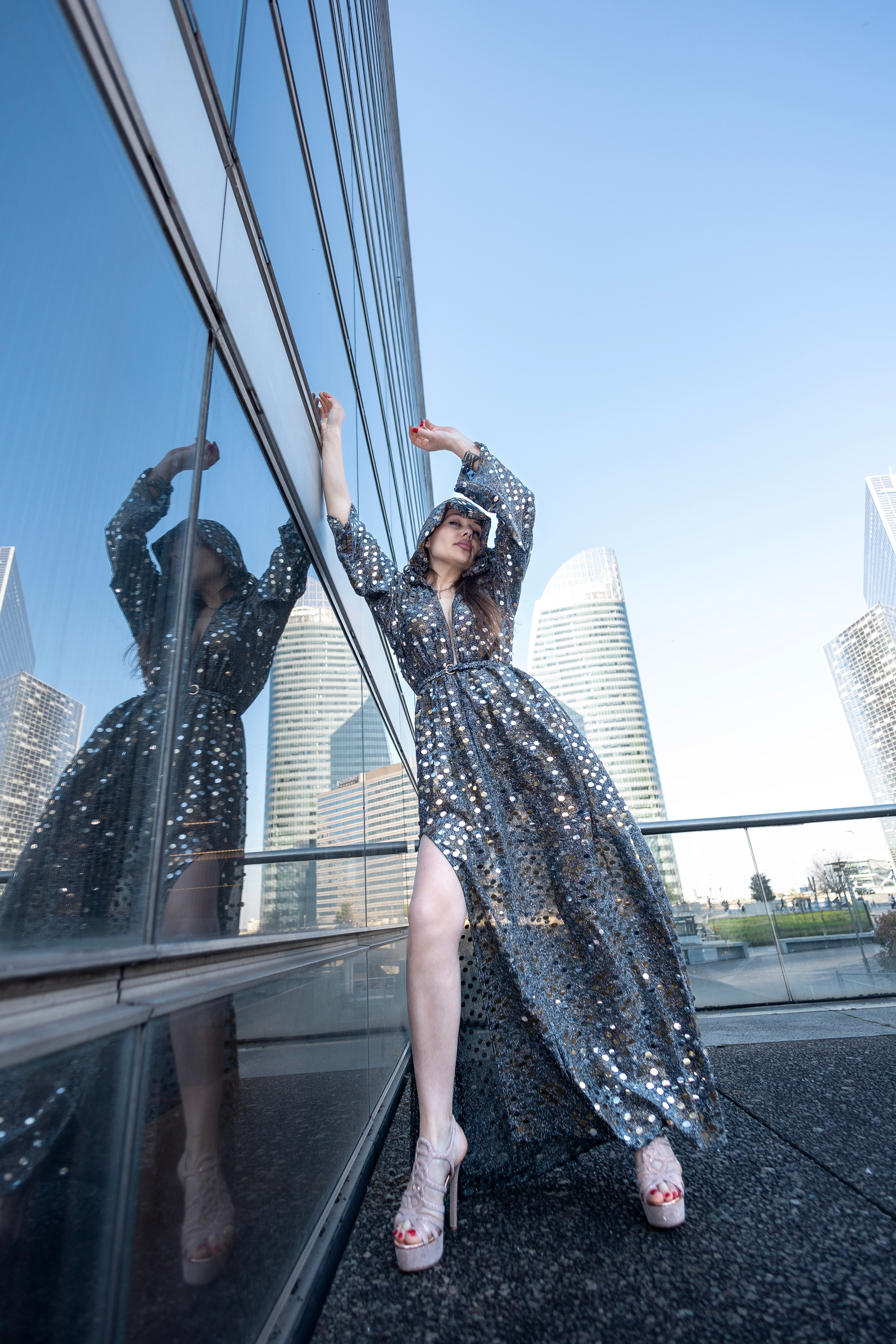 Shooting La Defence cu Lenuta. Wedding, event and family photographer in Paris, Emilian Olaru