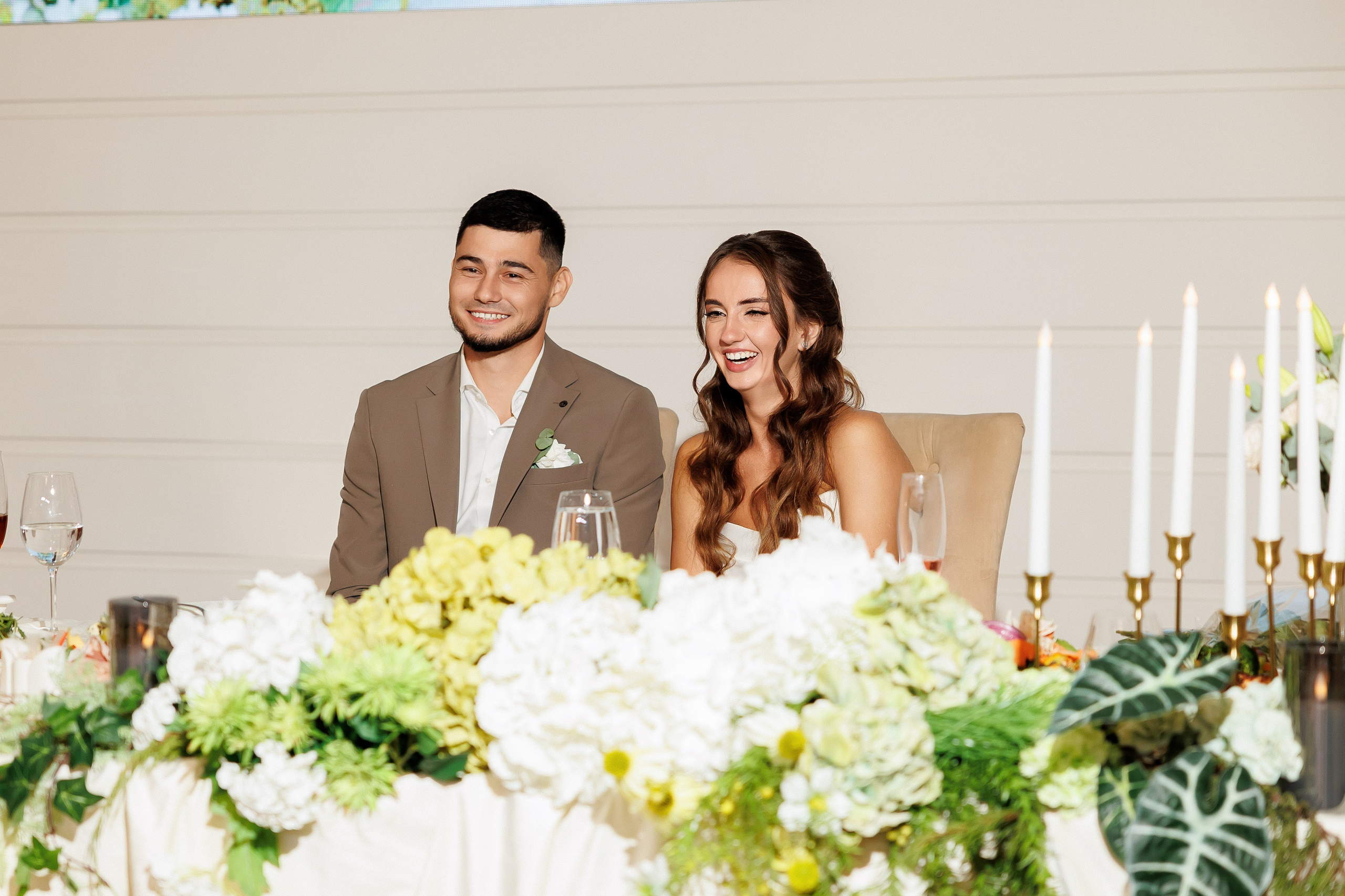 Eugen & Livia — Grand Elysee — Wedding Day. Servicii Foto și Video 067188353