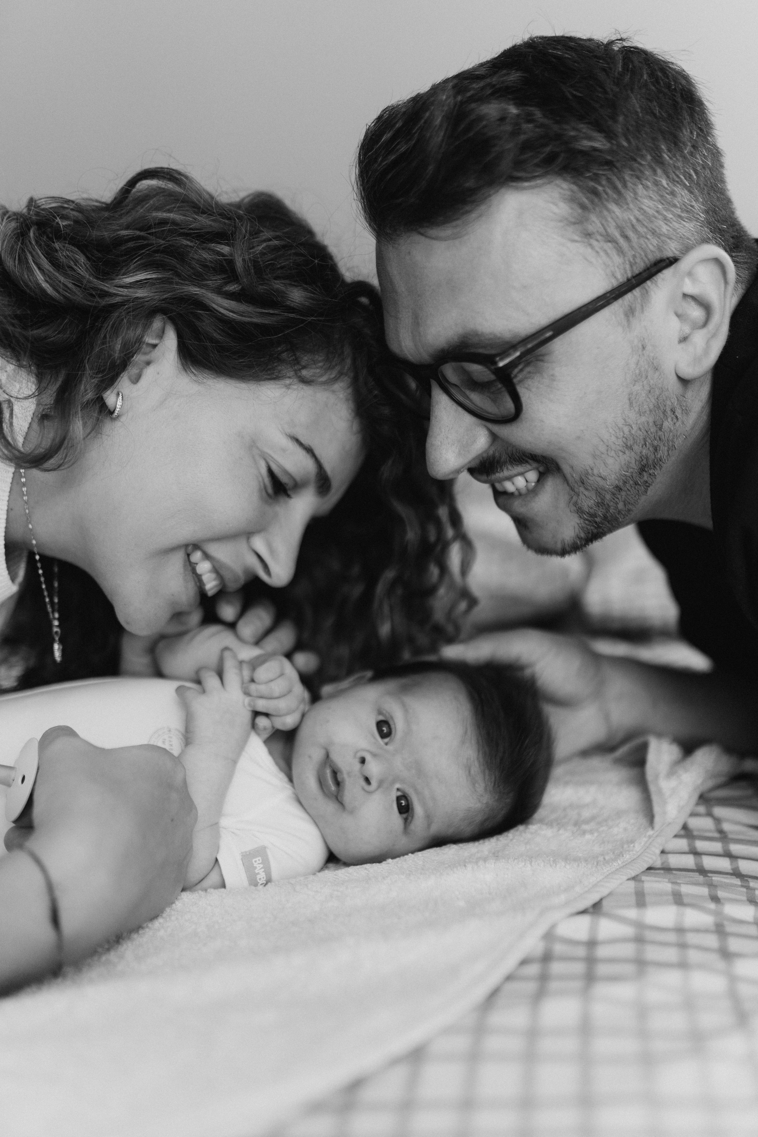 Neonato tra le braccia della mamma durante shooting a Gallarate