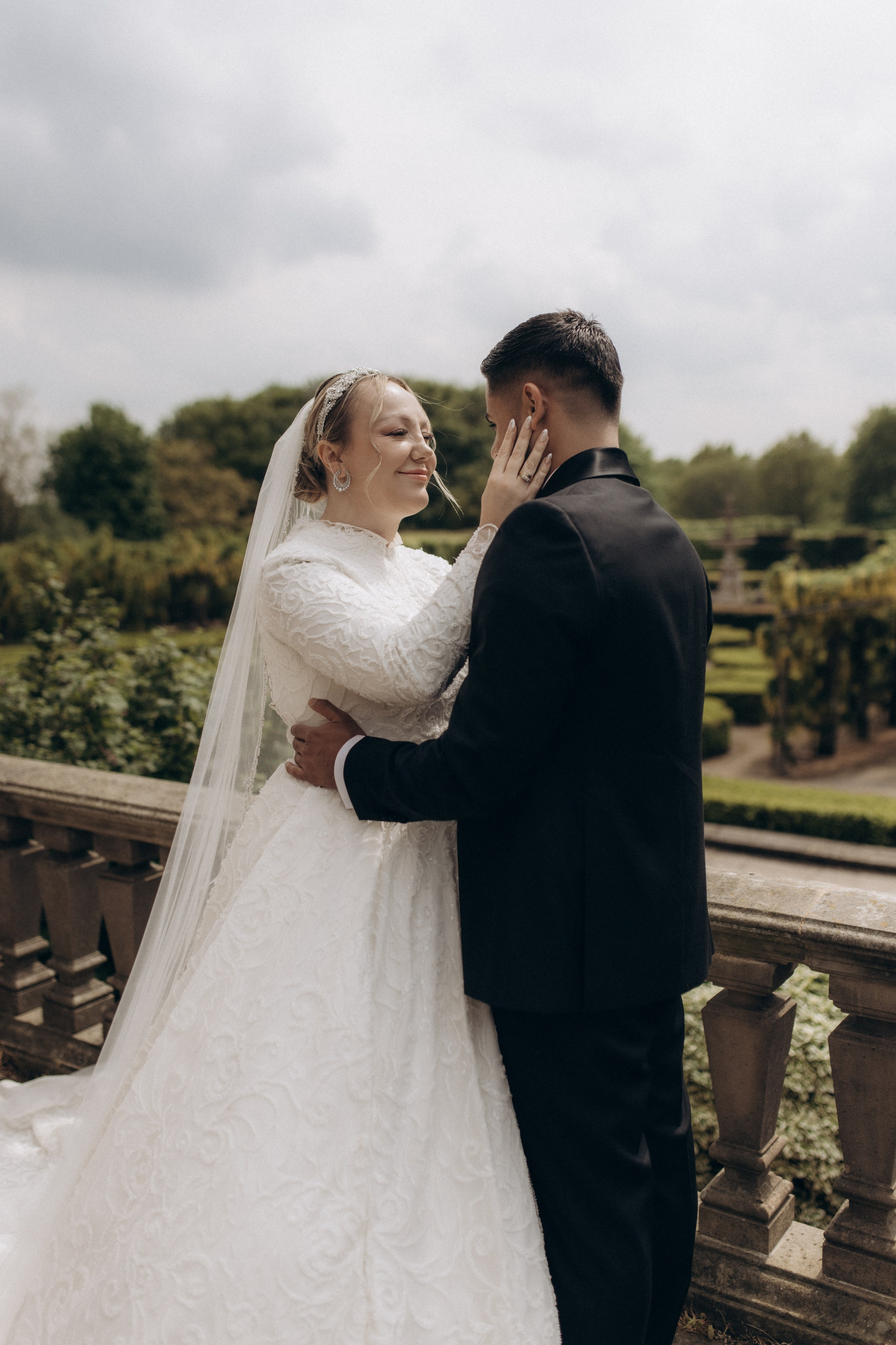 Love in the Garden. Wedding and Portrait Photographer Evie Moon